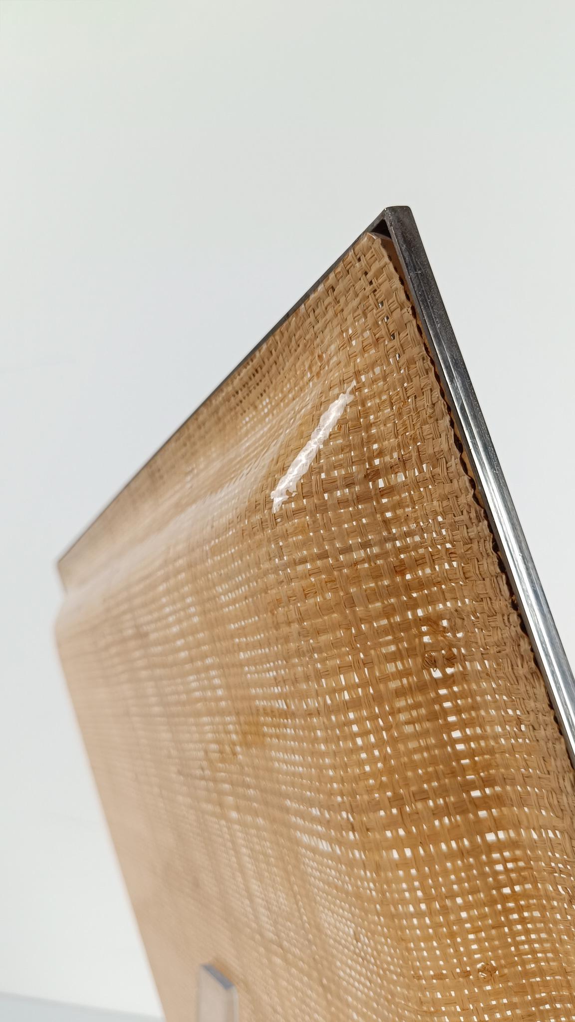 Bandeja de Lucite, Caña Tejida y Cromo de mediados del siglo XX, estilo Dior Home en venta 12