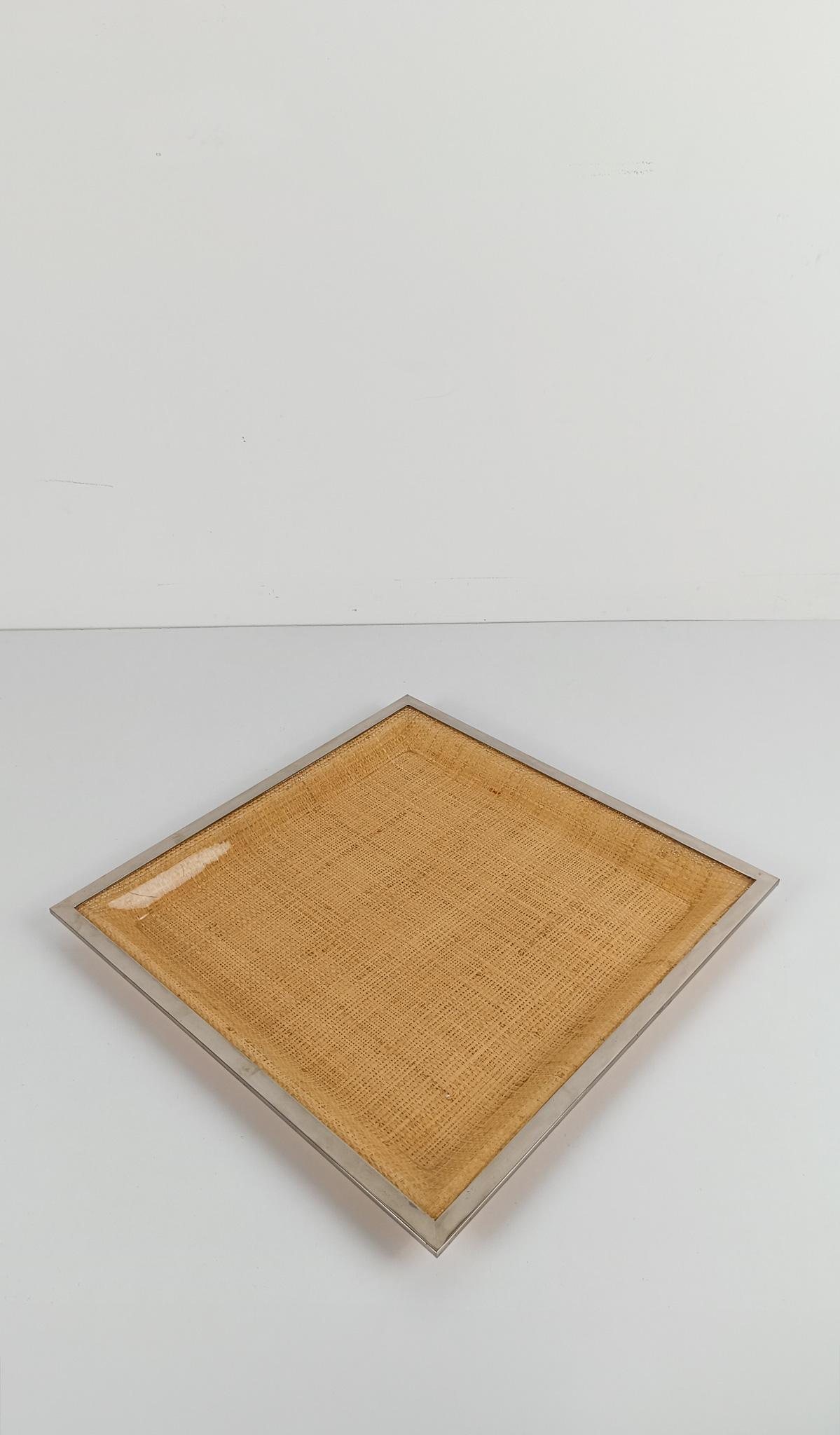 Bandeja de Lucite, Caña Tejida y Cromo de mediados del siglo XX, estilo Dior Home en venta 1