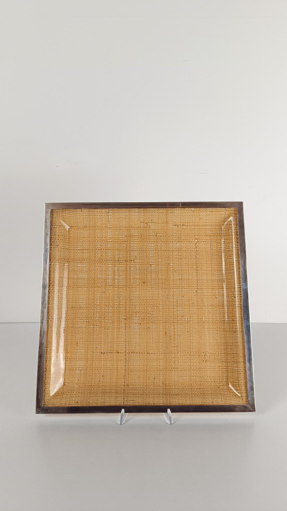 Bandeja de Lucite, Caña Tejida y Cromo de mediados del siglo XX, estilo Dior Home en venta 3