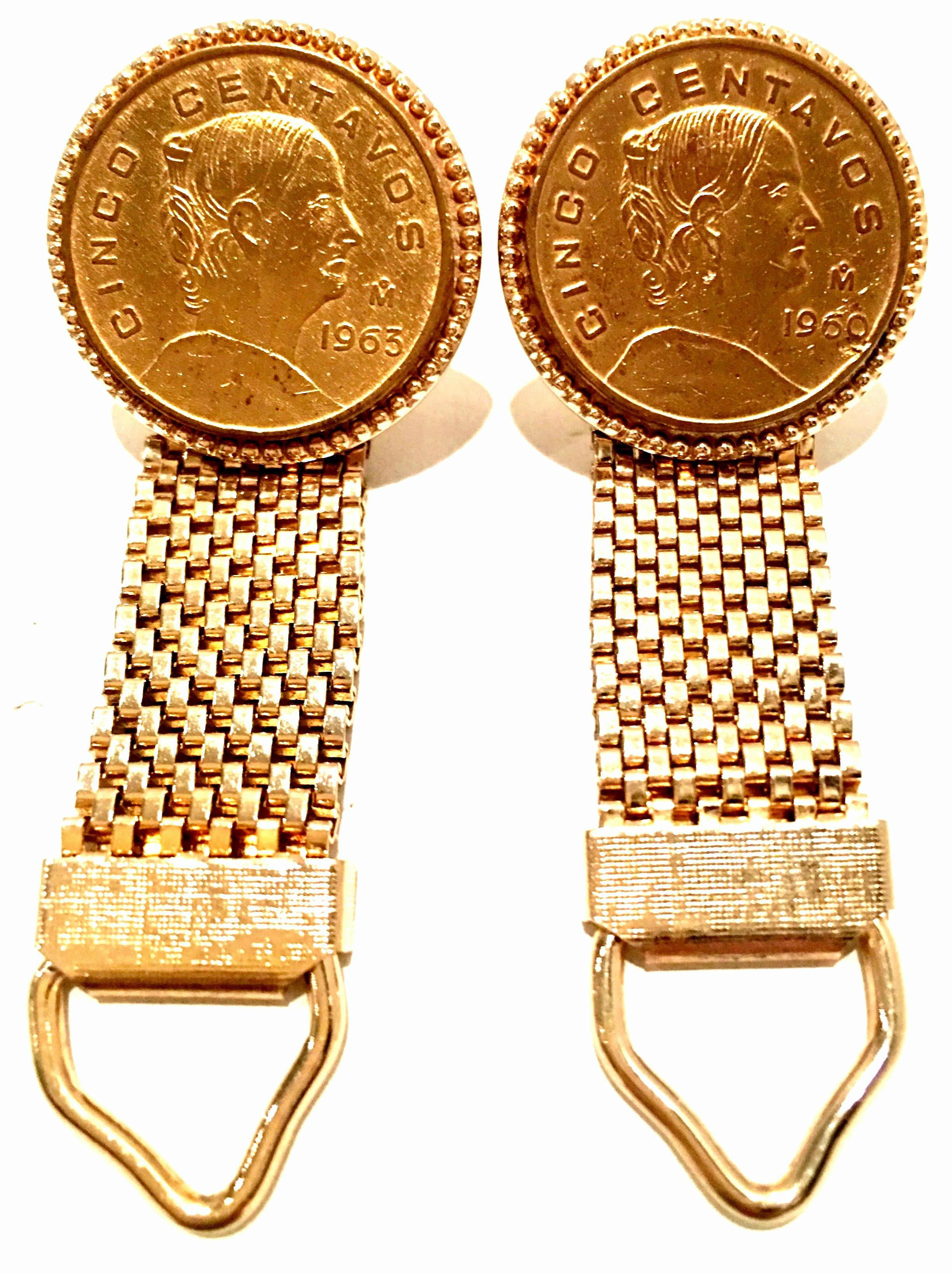 Mid-20th Pair Of Century Gold Plate Cinco Centavos Mexican Coin Cufflinks In Good Condition In West Palm Beach, FL