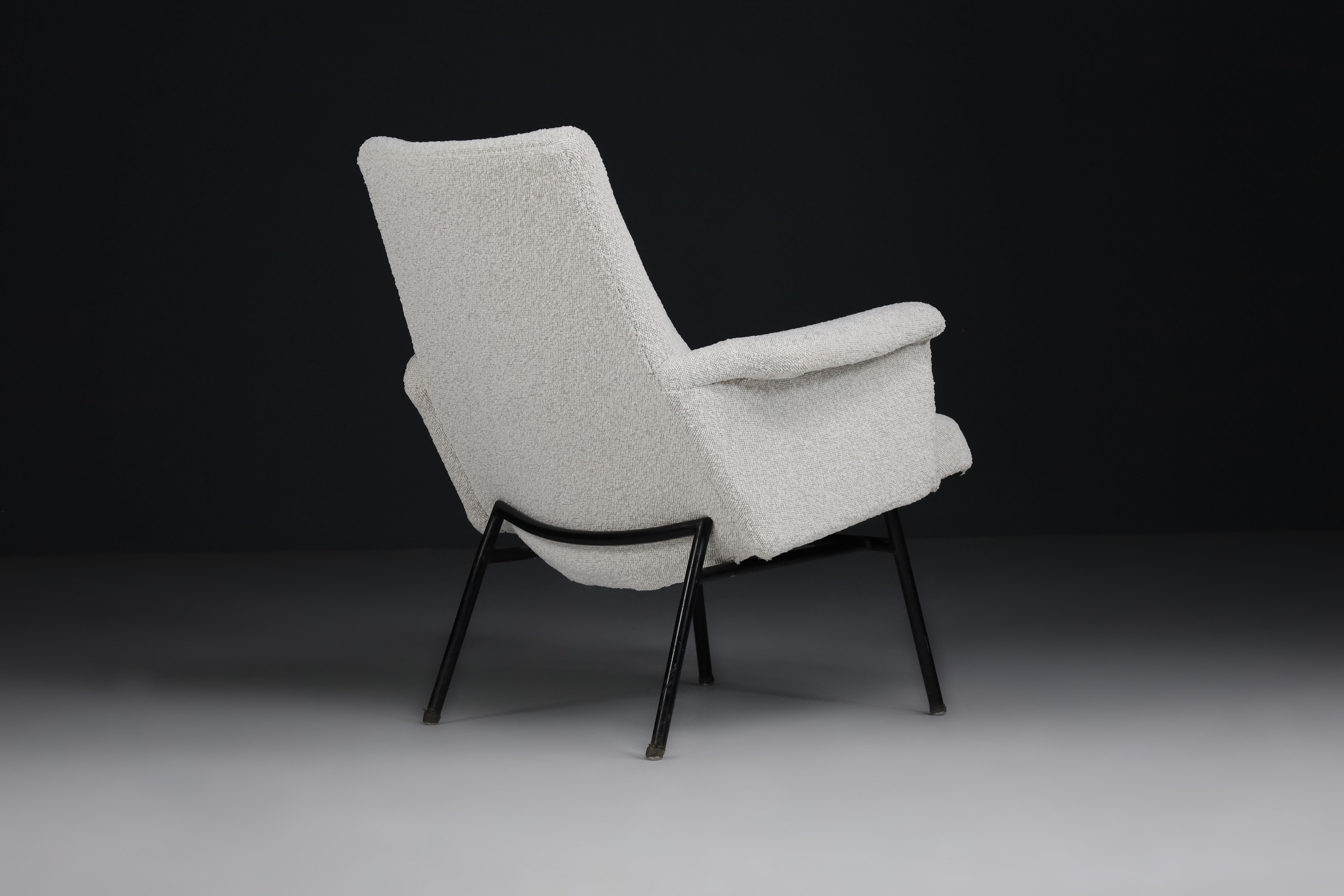 20th Century Mid-20th SK660 Armchair by Pierre Guariche in New Bouclé Upholstery France, 1953 For Sale