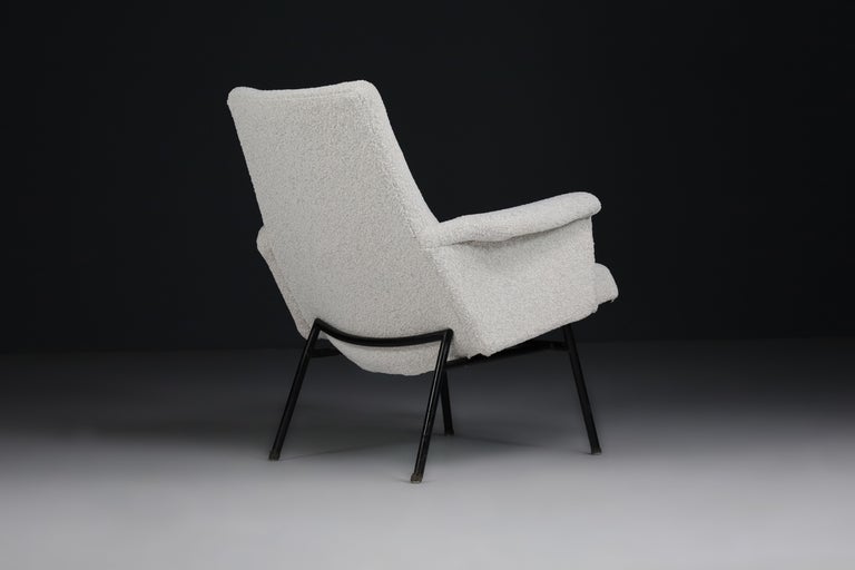 Mid-20th SK660 Armchair by Pierre Guariche in New Bouclé Upholstery France, 1953 For Sale 2