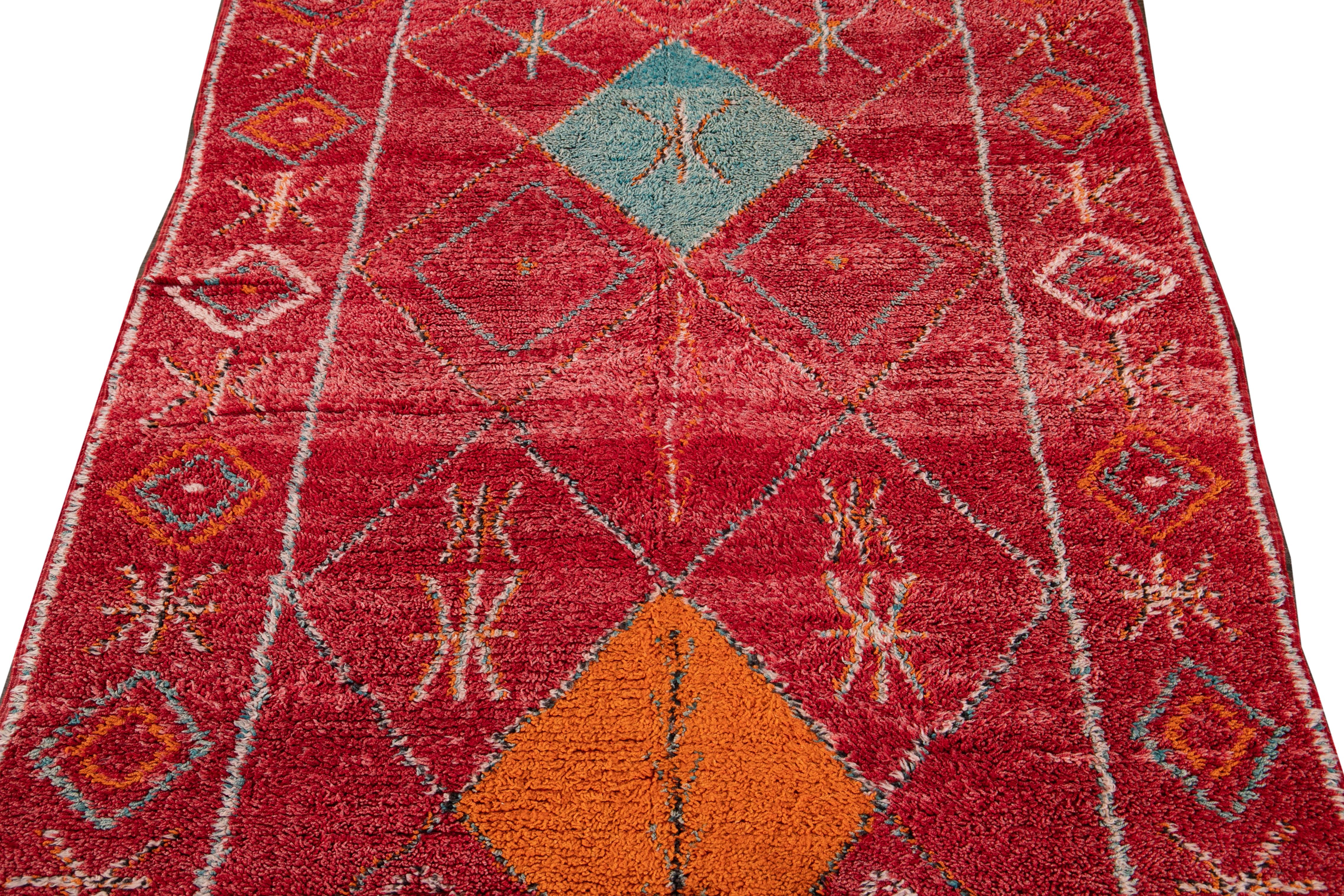 Mid-20th Vintage Moroccan Wool Scatter Rug For Sale 5