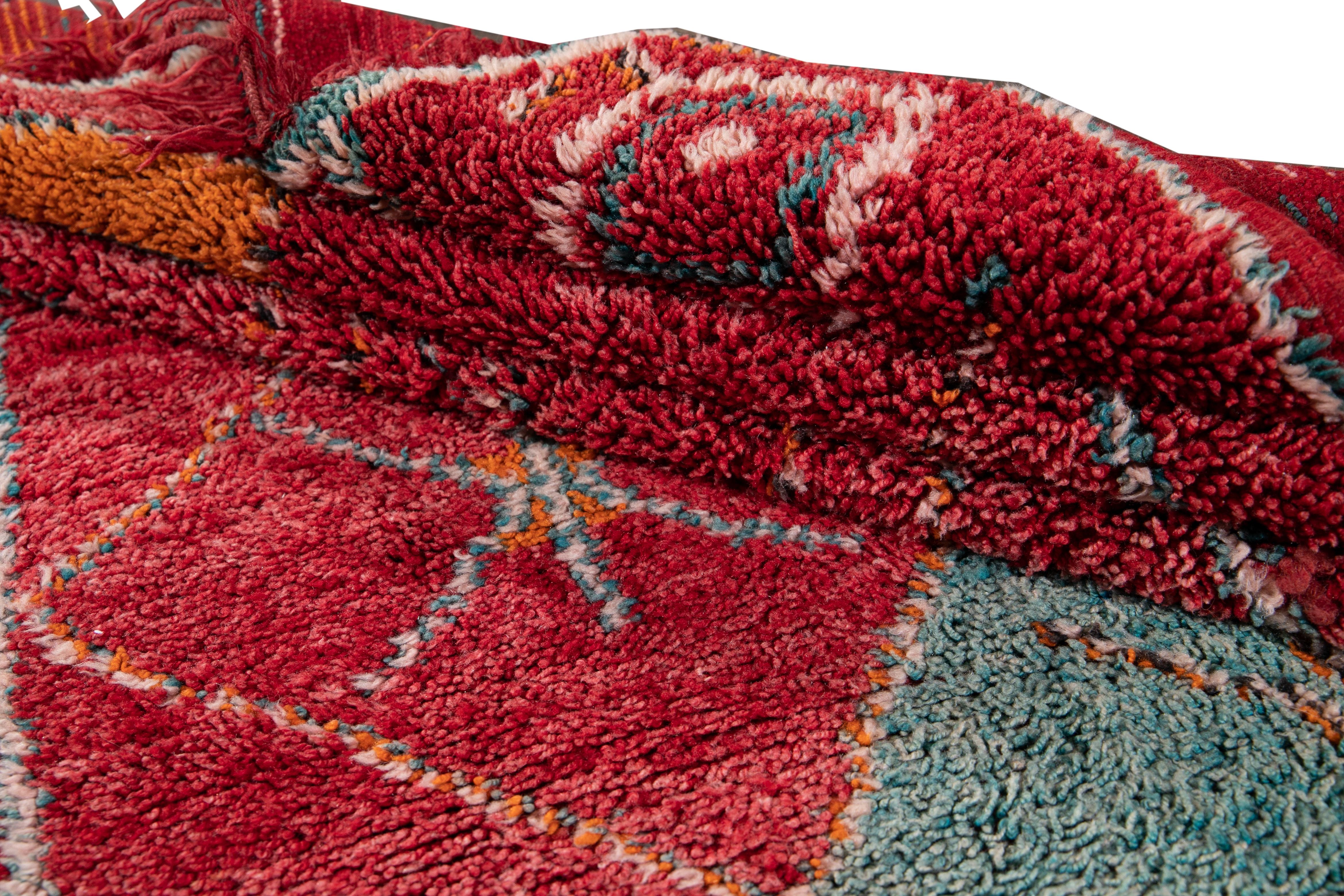 Mid-20th Vintage Moroccan Wool Scatter Rug For Sale 8