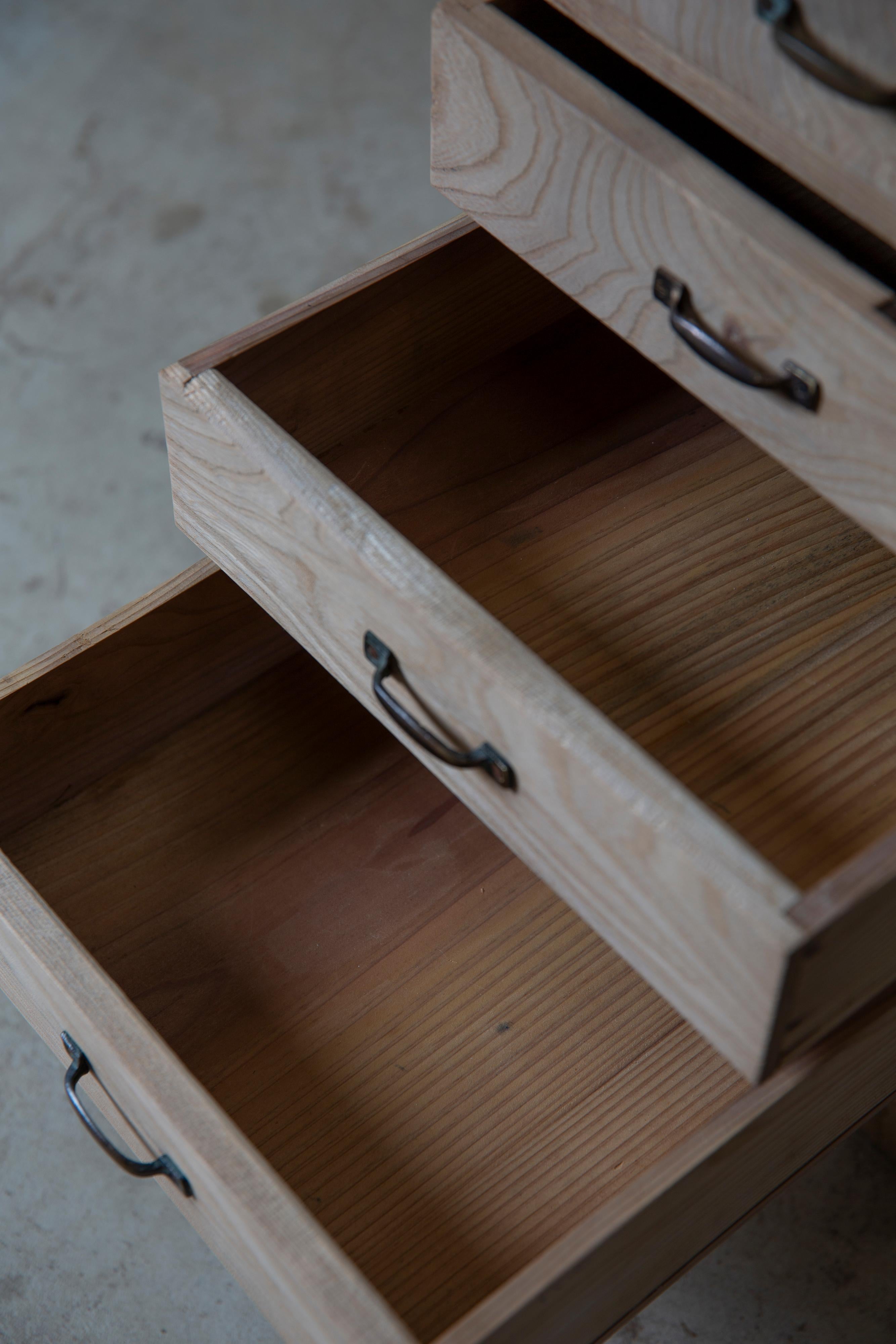 cassettiera wabi sabi, piccola Tansu vintage della metà del 20° secolo giapponese in vendita 5