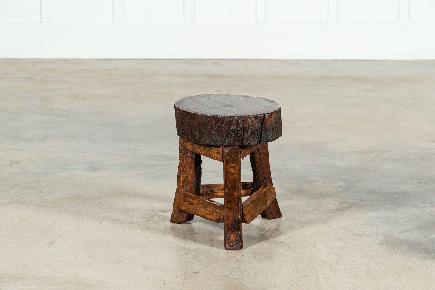 Tabouret Vernaculaire Anglais du milieu du 20ème siècle en vente 5