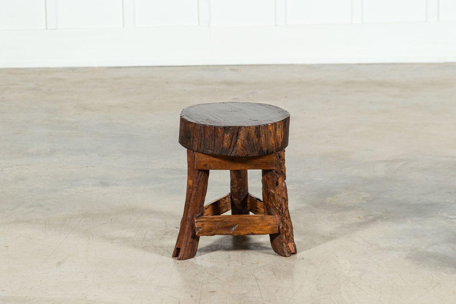 Tabouret Vernaculaire Anglais du milieu du 20ème siècle en vente 7