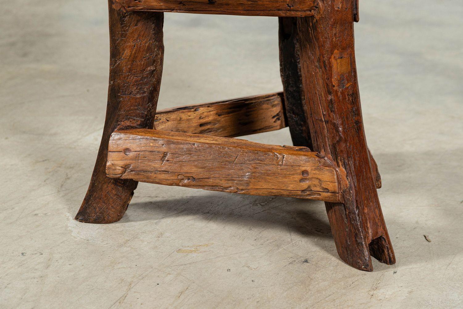 circa Mid 20thC
Milieu du 20e siècleTabouret vernaculaire anglais
sku 1912
W40 x D35 x H46 cm
Poids 14 kg
