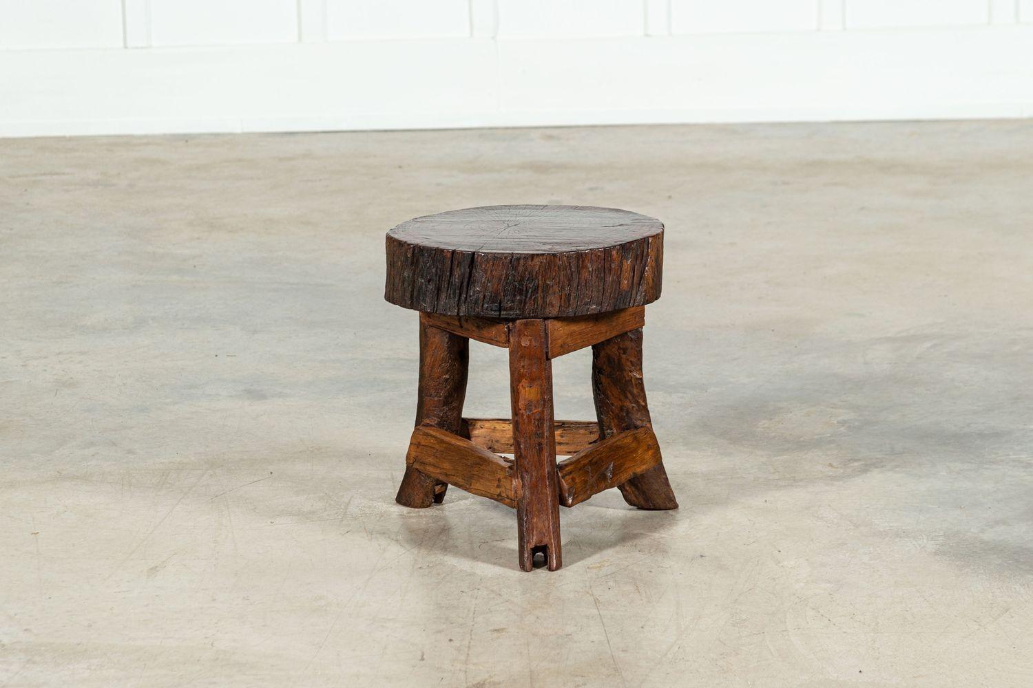 Tabouret Vernaculaire Anglais du milieu du 20ème siècle en vente 3