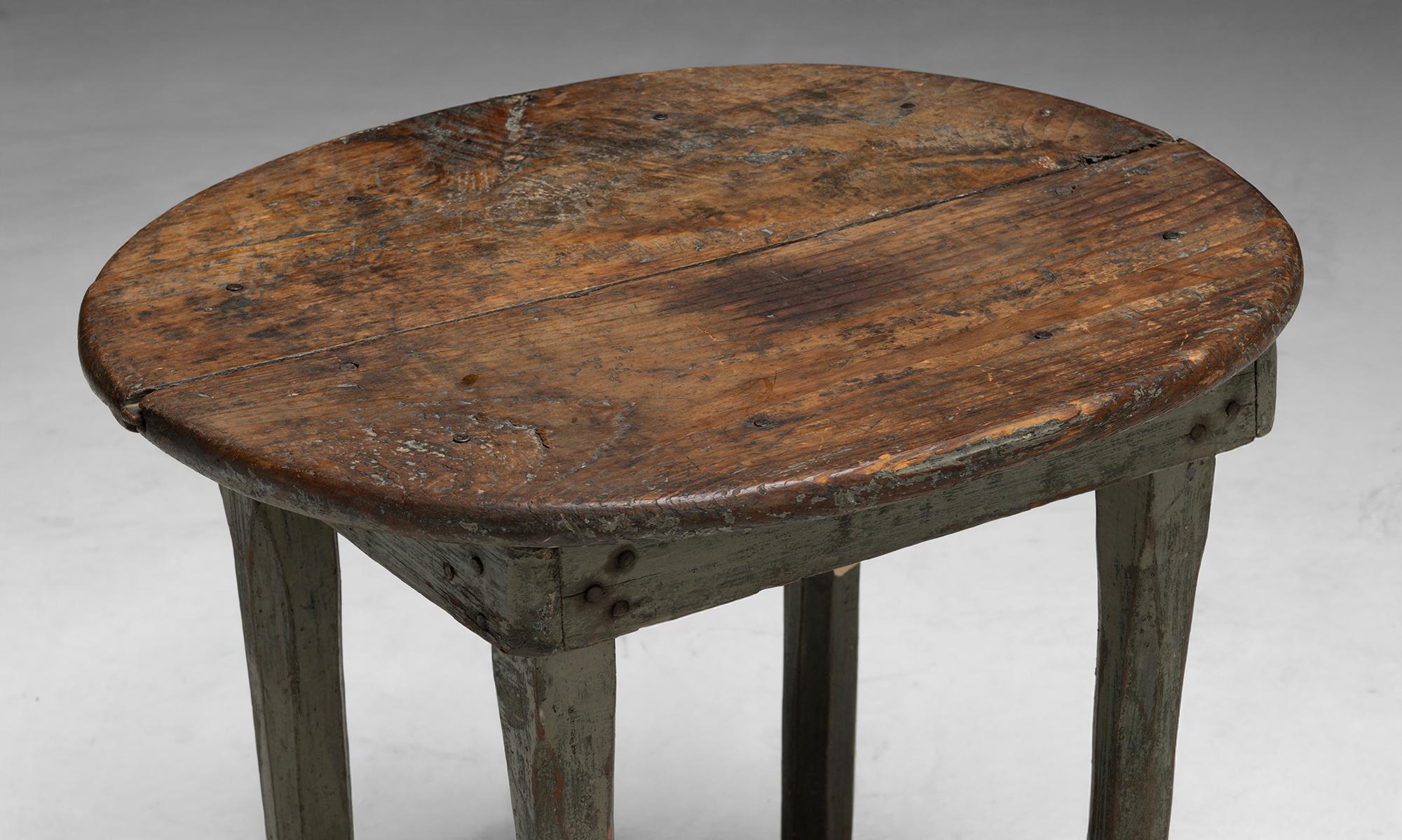 Américain Table d'appoint Diminutive en pin jaune de la région du centre de l'Atlantique, America circa 1890 en vente