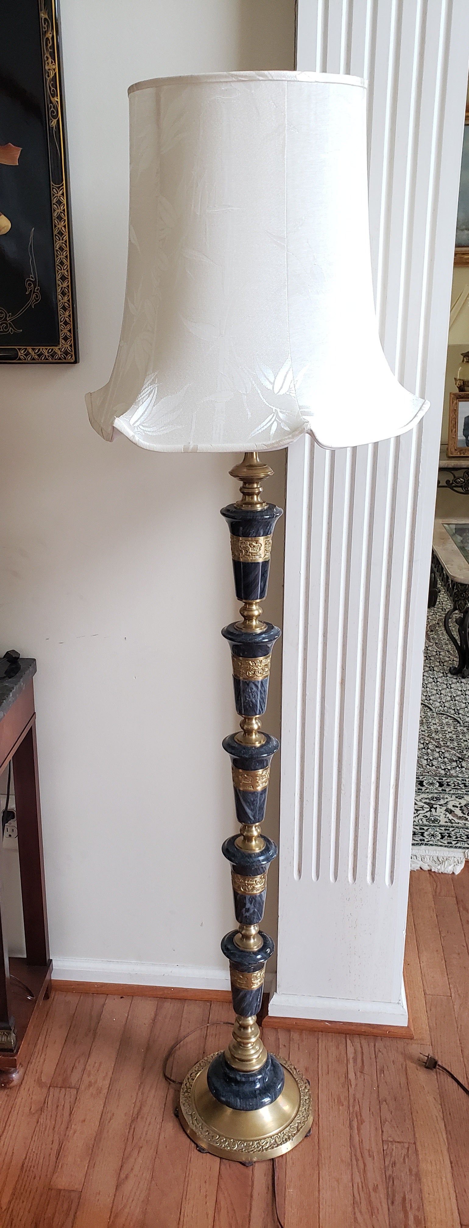 Mid-C. Frederick Cooper Asian Regency Marble and Brass Floor Lamp, Circa 1950s In Good Condition For Sale In Germantown, MD