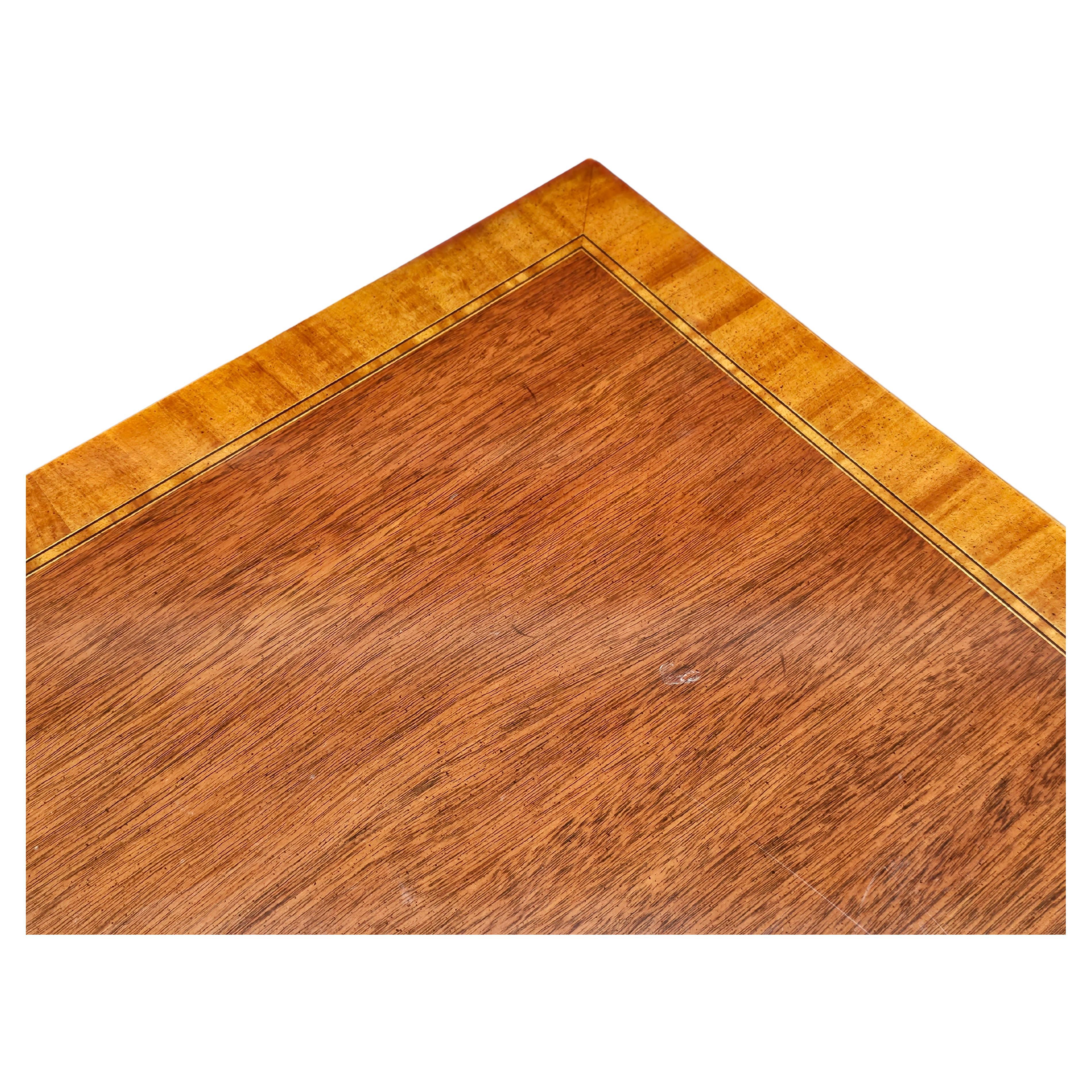Mid-C. National Mount Airy Mahagoni mit Seidenholz- und Ebenholz-Intarsien-Schreibtisch im Angebot 1