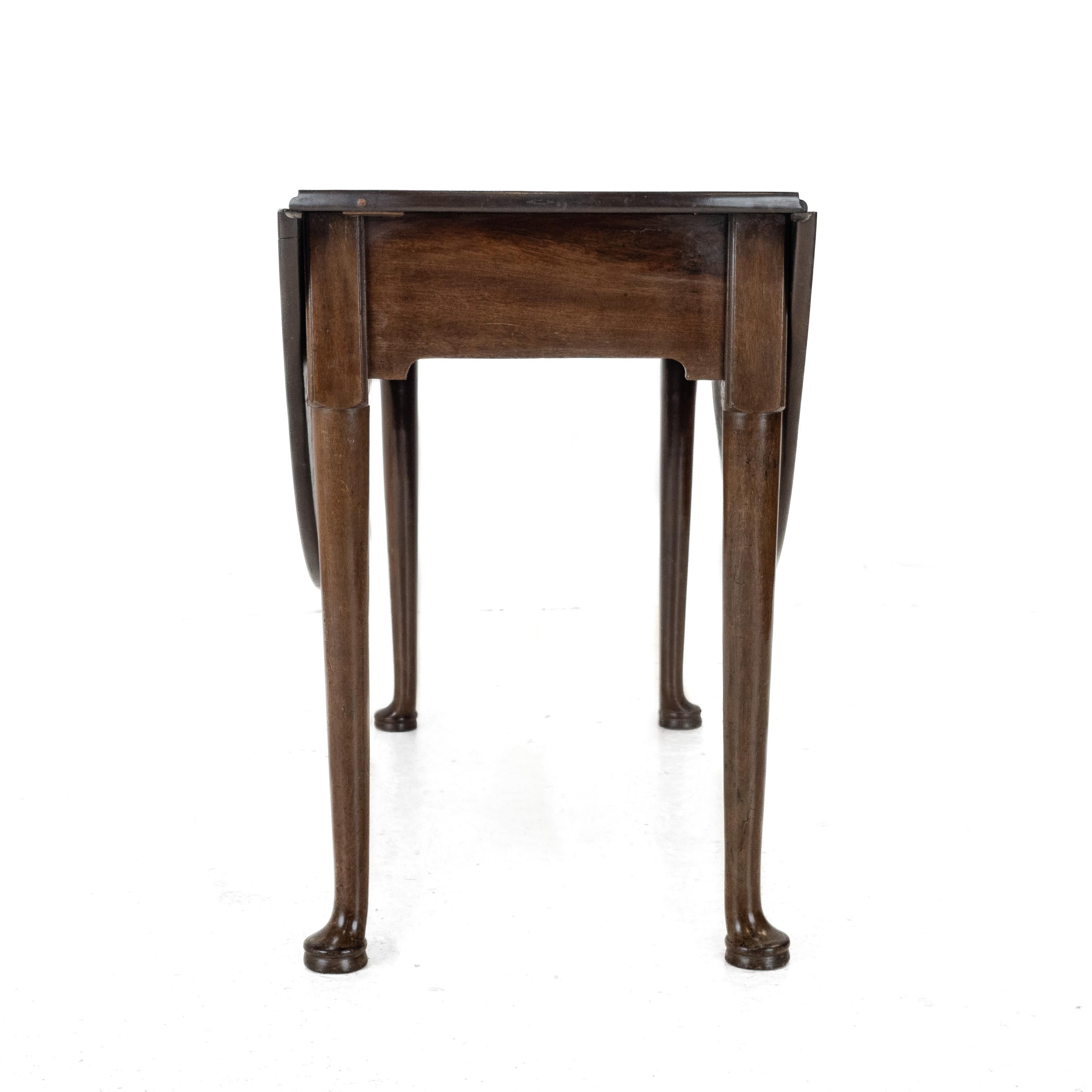 Mid-c18th George II Mahogany Oval Drop-Leaf Gateleg Dining Table (Georgian c1750 For Sale 10