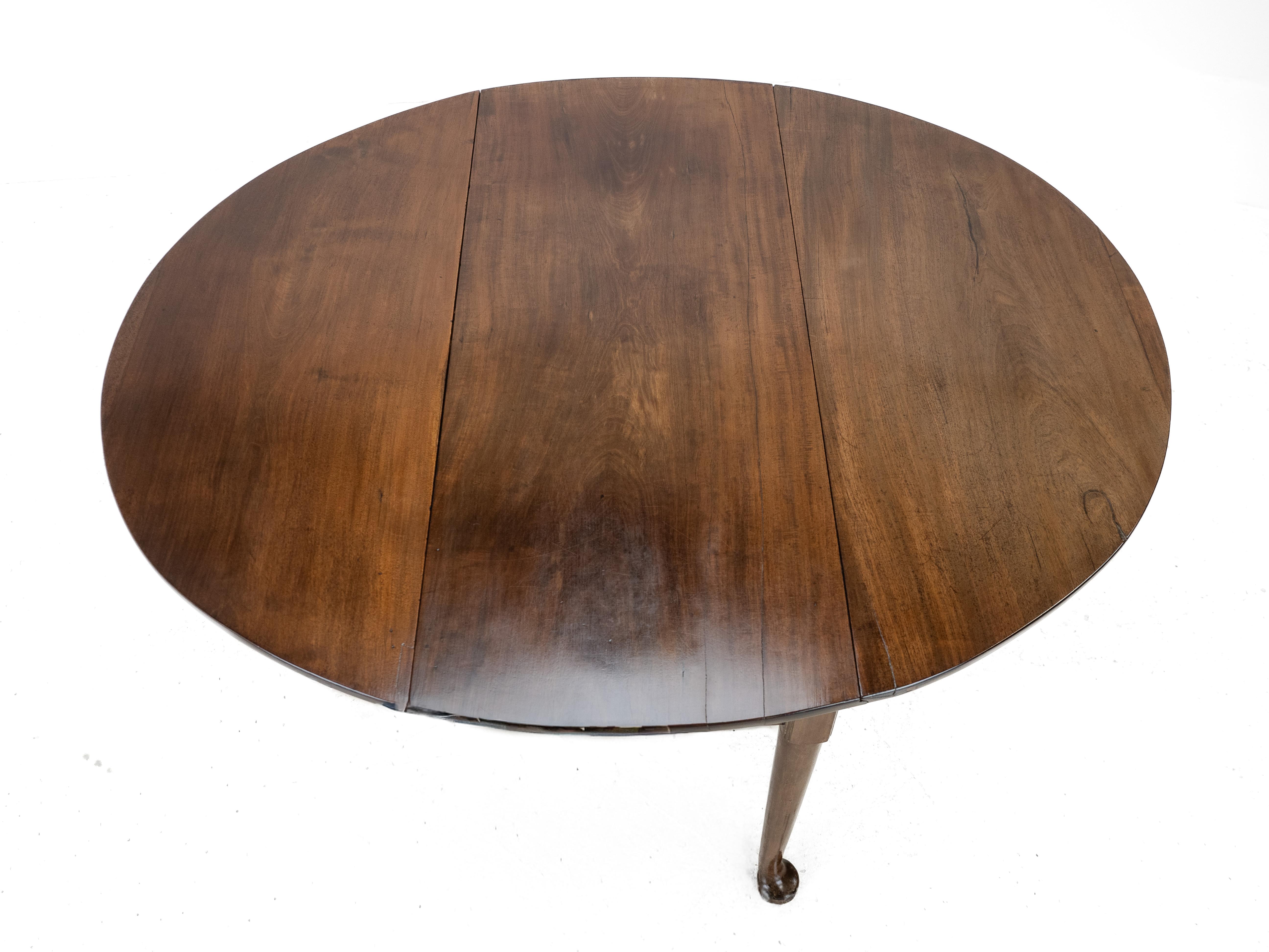English Mid-c18th George II Mahogany Oval Drop-Leaf Gateleg Dining Table (Georgian c1750 For Sale