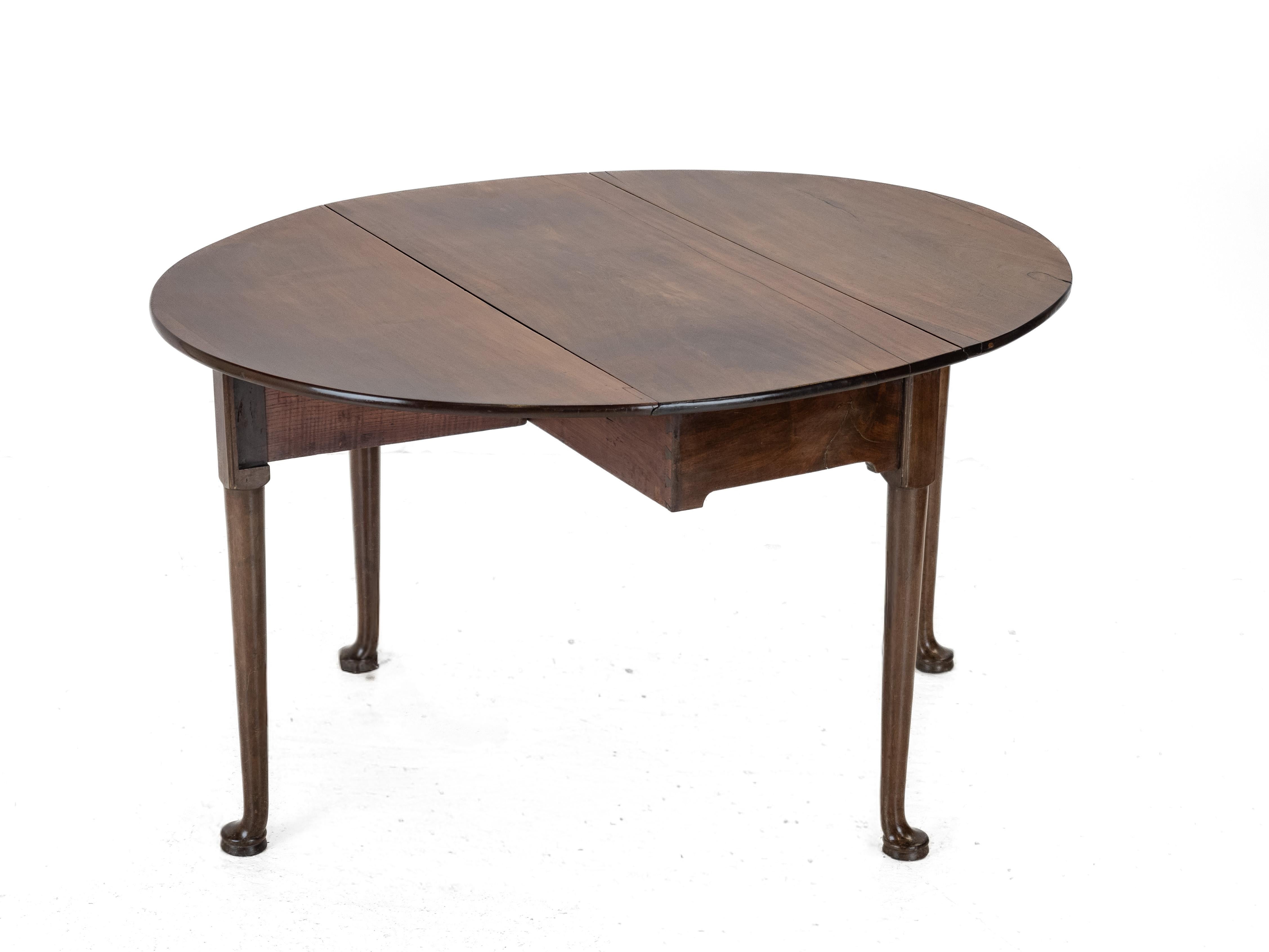 18th Century Mid-c18th George II Mahogany Oval Drop-Leaf Gateleg Dining Table (Georgian c1750 For Sale
