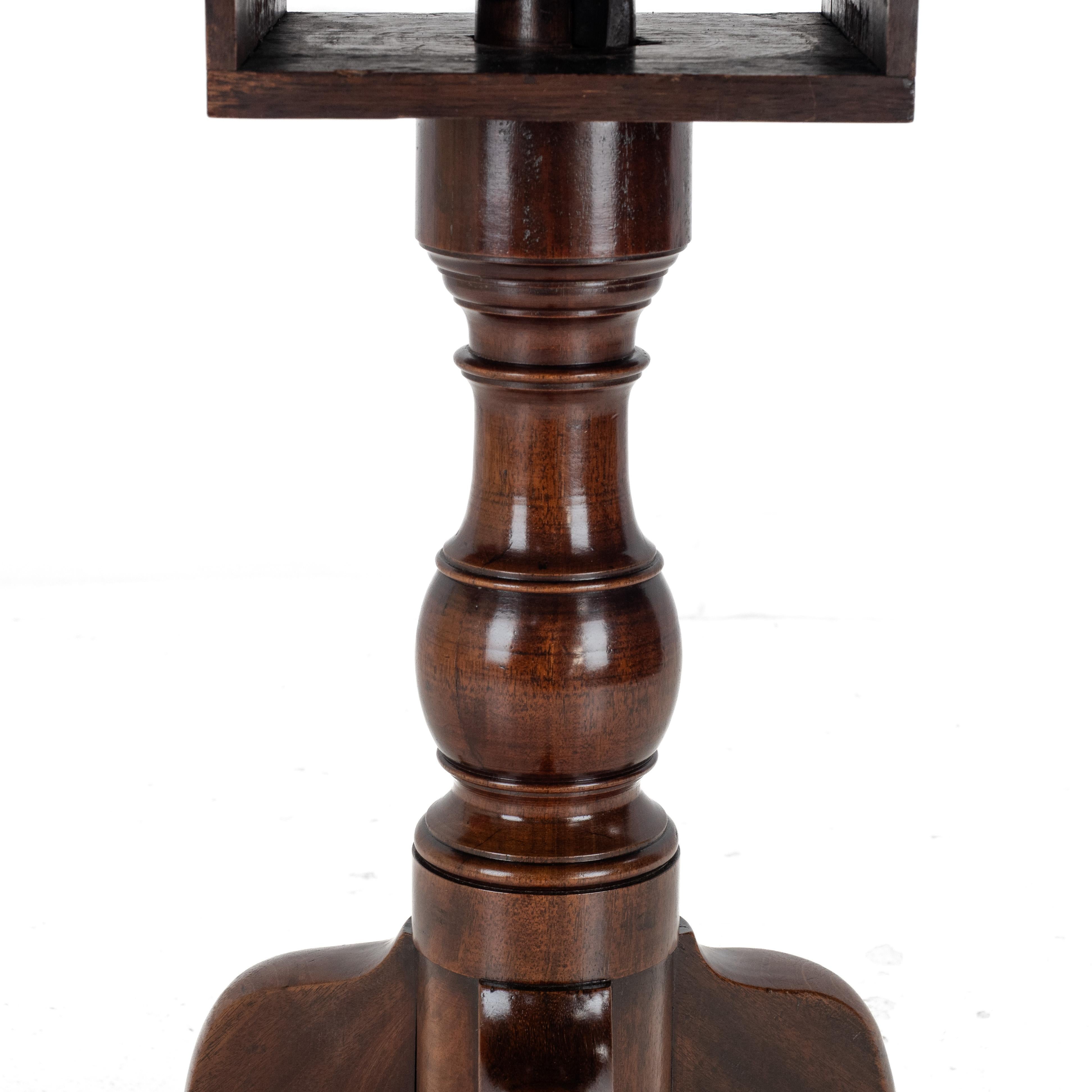 Mid-c18th Georgian Mahogany Birdcage Tripod Tilt-Top Supper Table c1760 For Sale 6