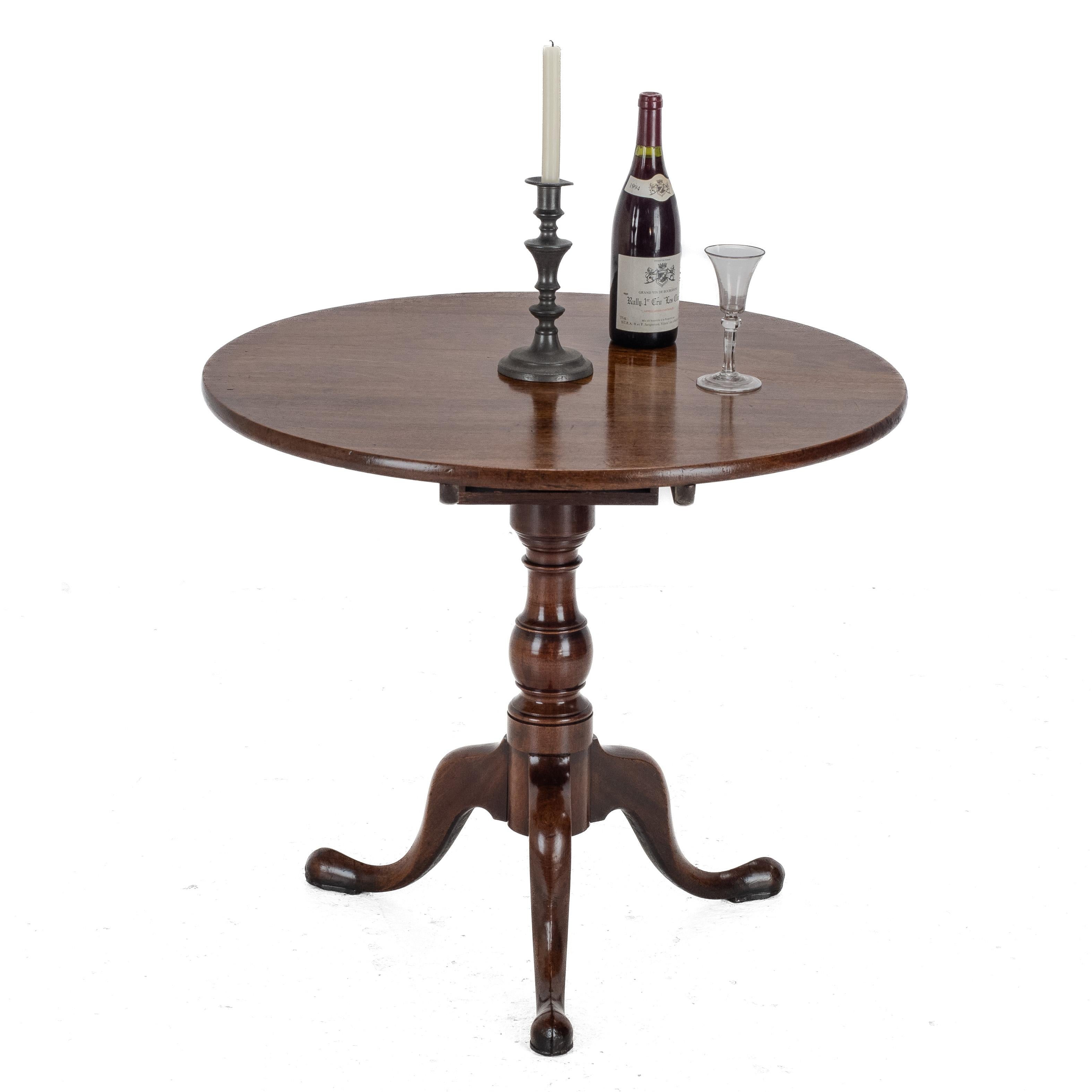 English Mid-c18th Georgian Mahogany Birdcage Tripod Tilt-Top Supper Table c1760 For Sale