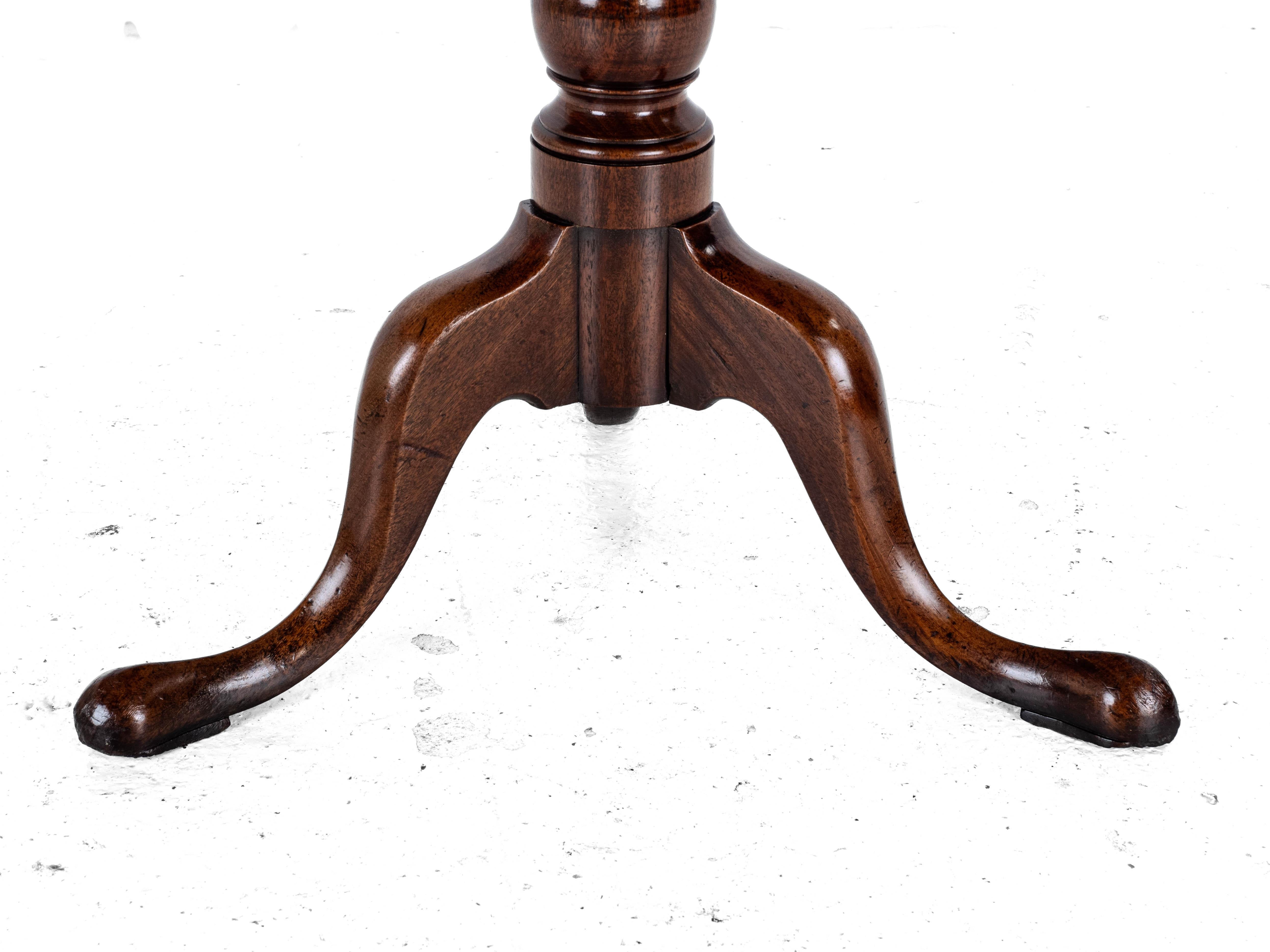 Mid c.18th Georgian Mahogany Birdcage Tripod Tilt Top Supper Table (George I/II) en vente 5