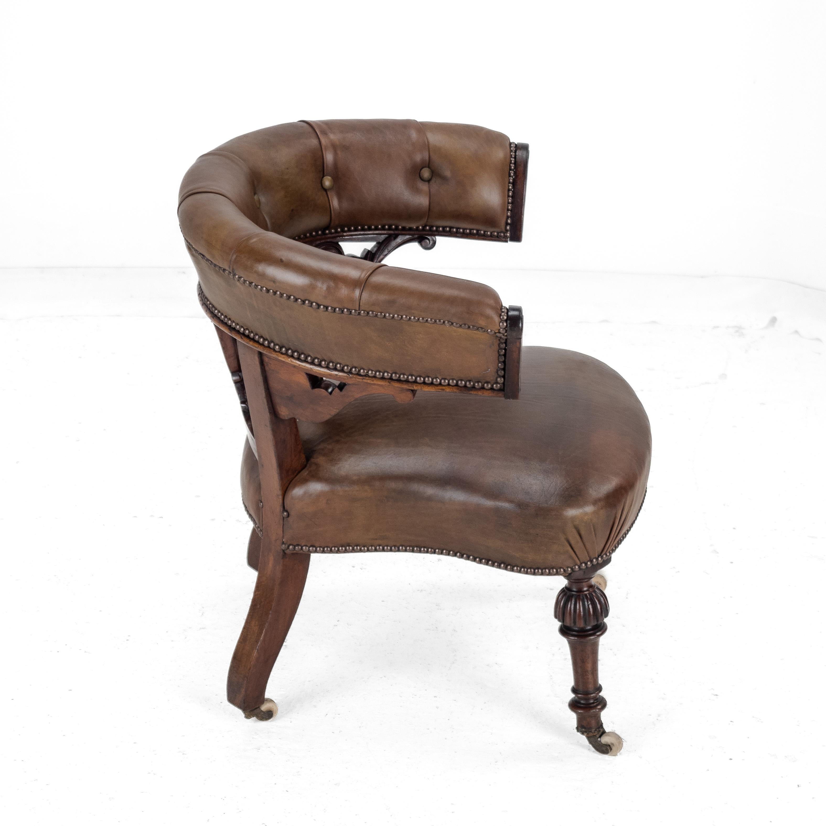 A.I.C C. en acajou, milieu du 19e siècle, fauteuil de bibliothèque en cuir (Victorien, chaise de capitaine) en vente 2
