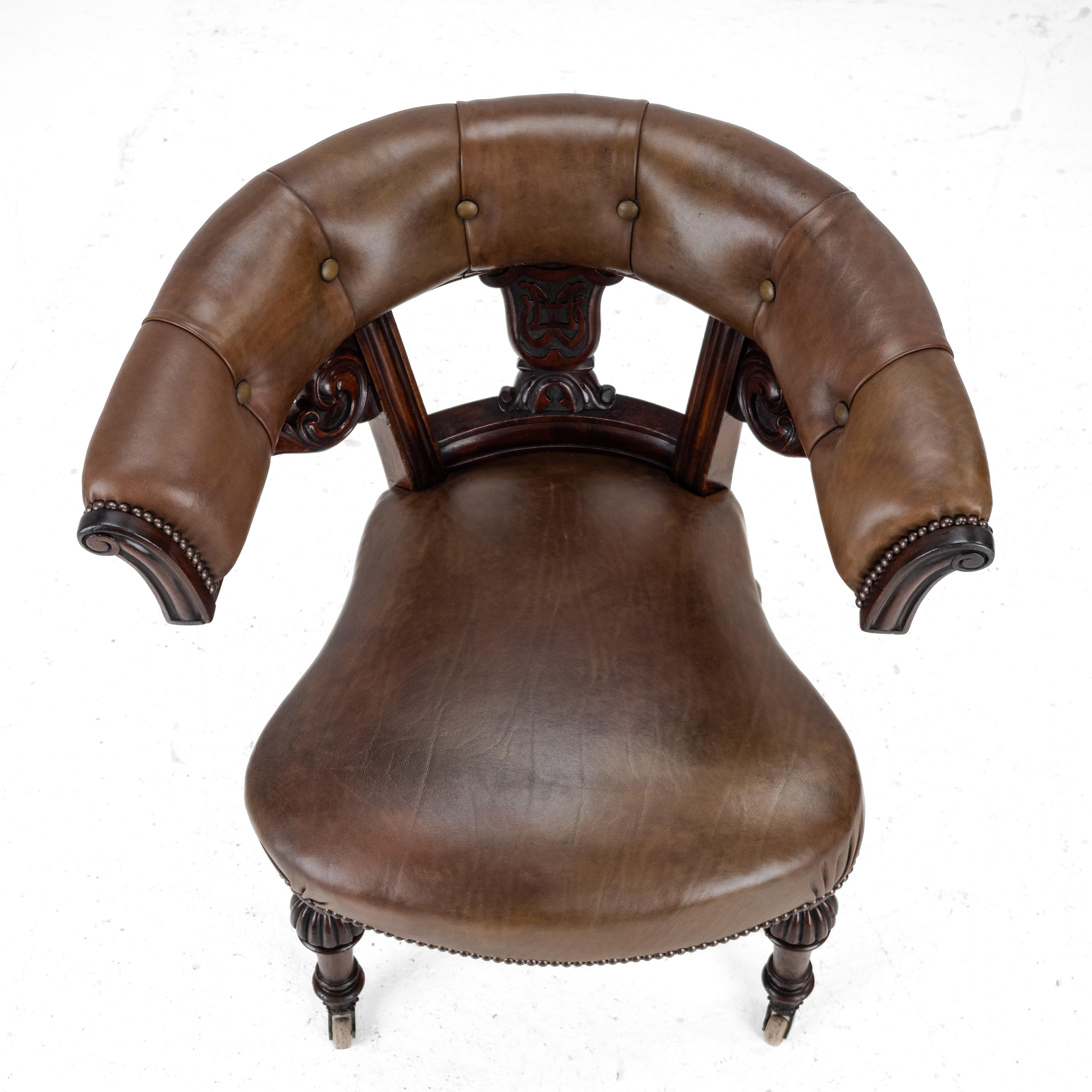 A.I.C C. en acajou, milieu du 19e siècle, fauteuil de bibliothèque en cuir (Victorien, chaise de capitaine) en vente 3
