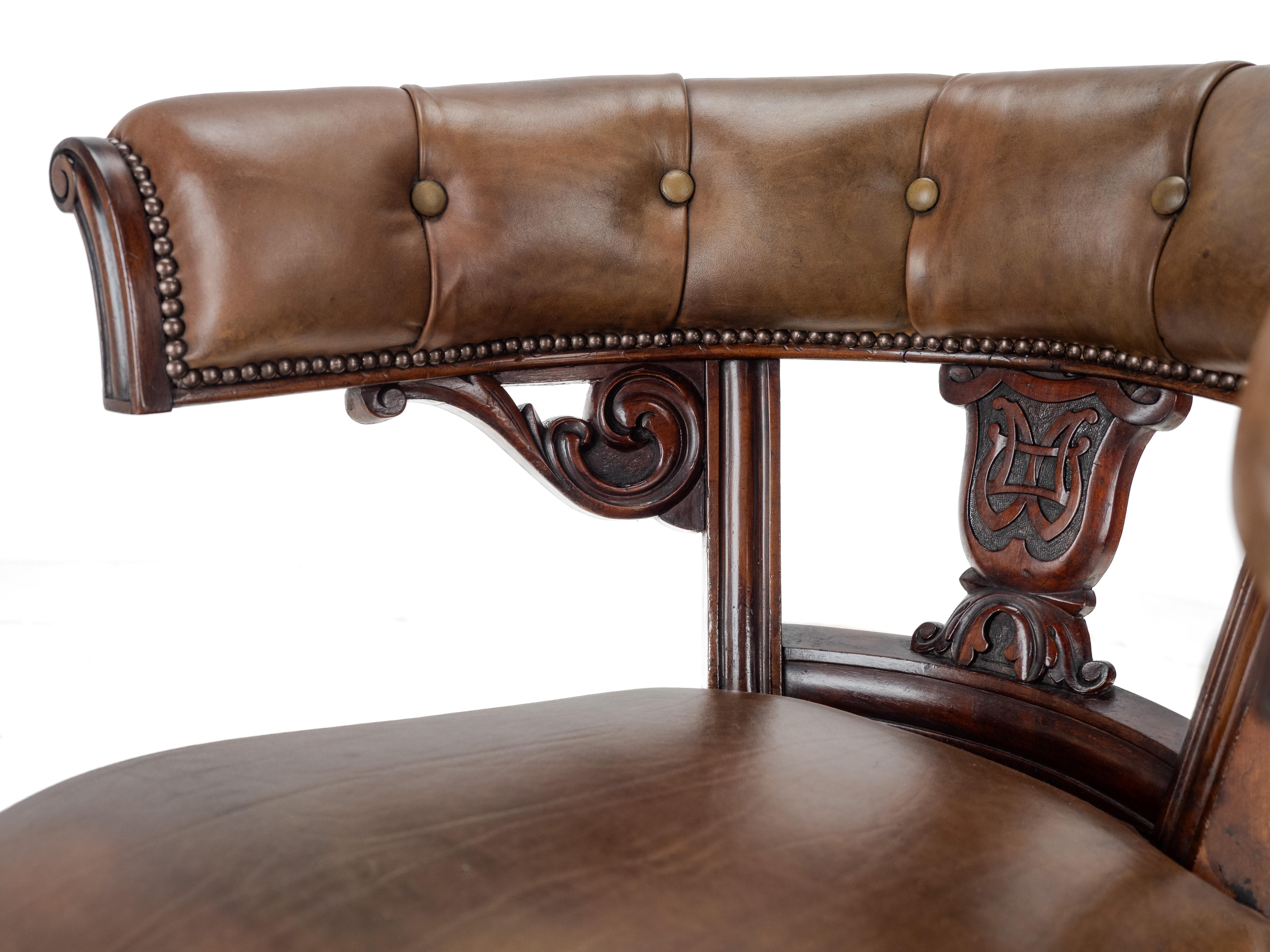 A.I.C C. en acajou, milieu du 19e siècle, fauteuil de bibliothèque en cuir (Victorien, chaise de capitaine) en vente 7