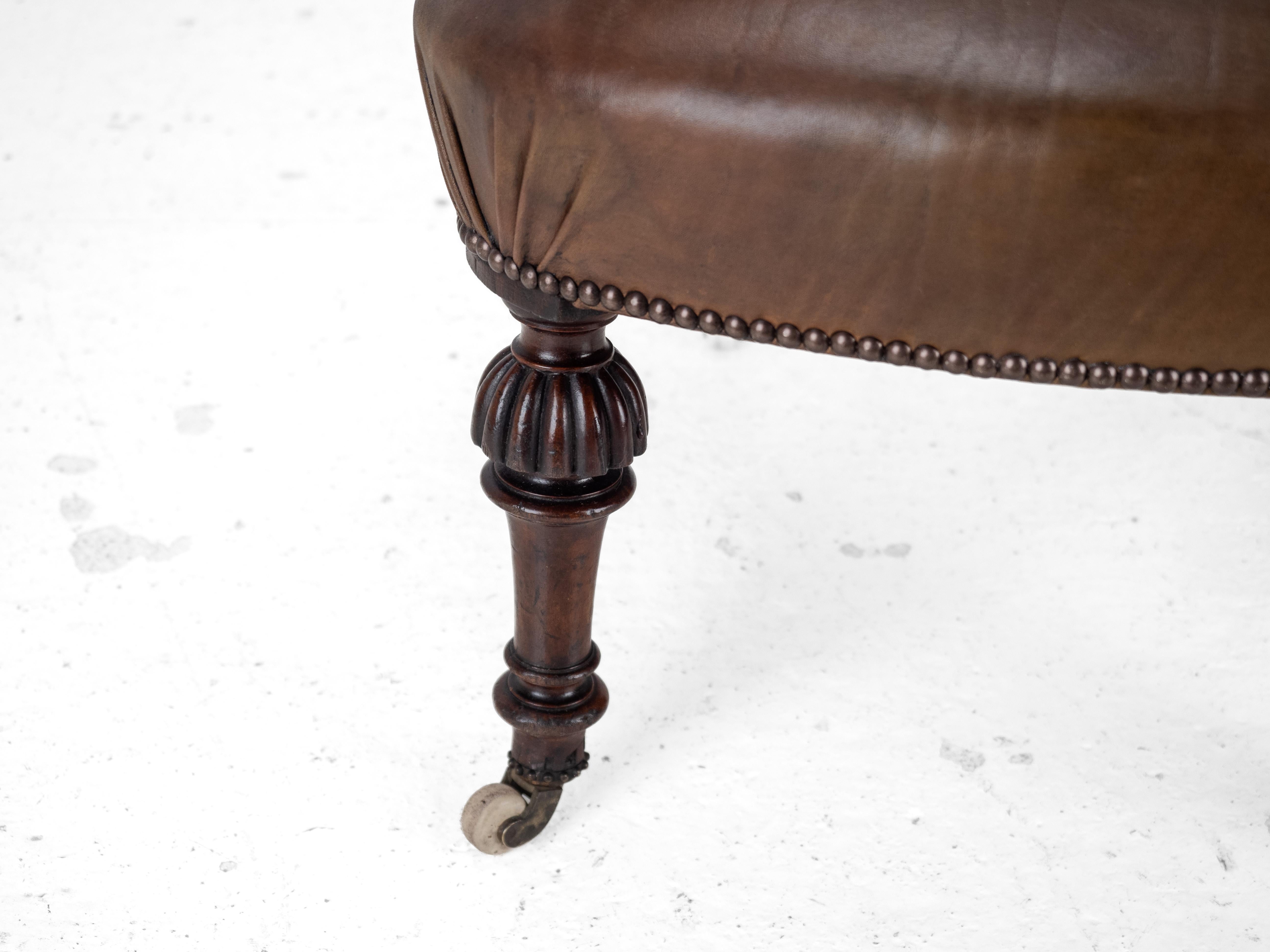 A.I.C C. en acajou, milieu du 19e siècle, fauteuil de bibliothèque en cuir (Victorien, chaise de capitaine) en vente 10