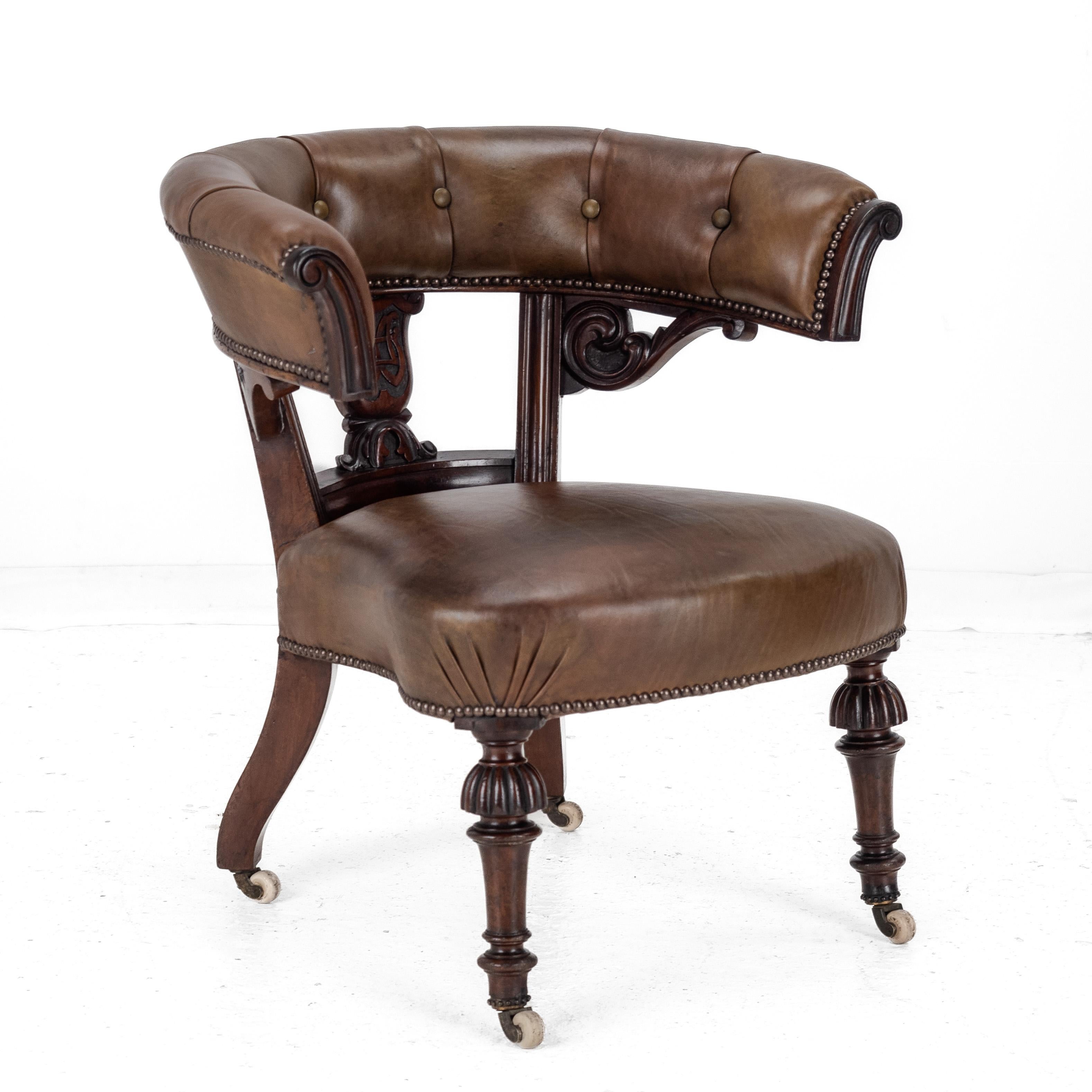 Anglais A.I.C C. en acajou, milieu du 19e siècle, fauteuil de bibliothèque en cuir (Victorien, chaise de capitaine) en vente