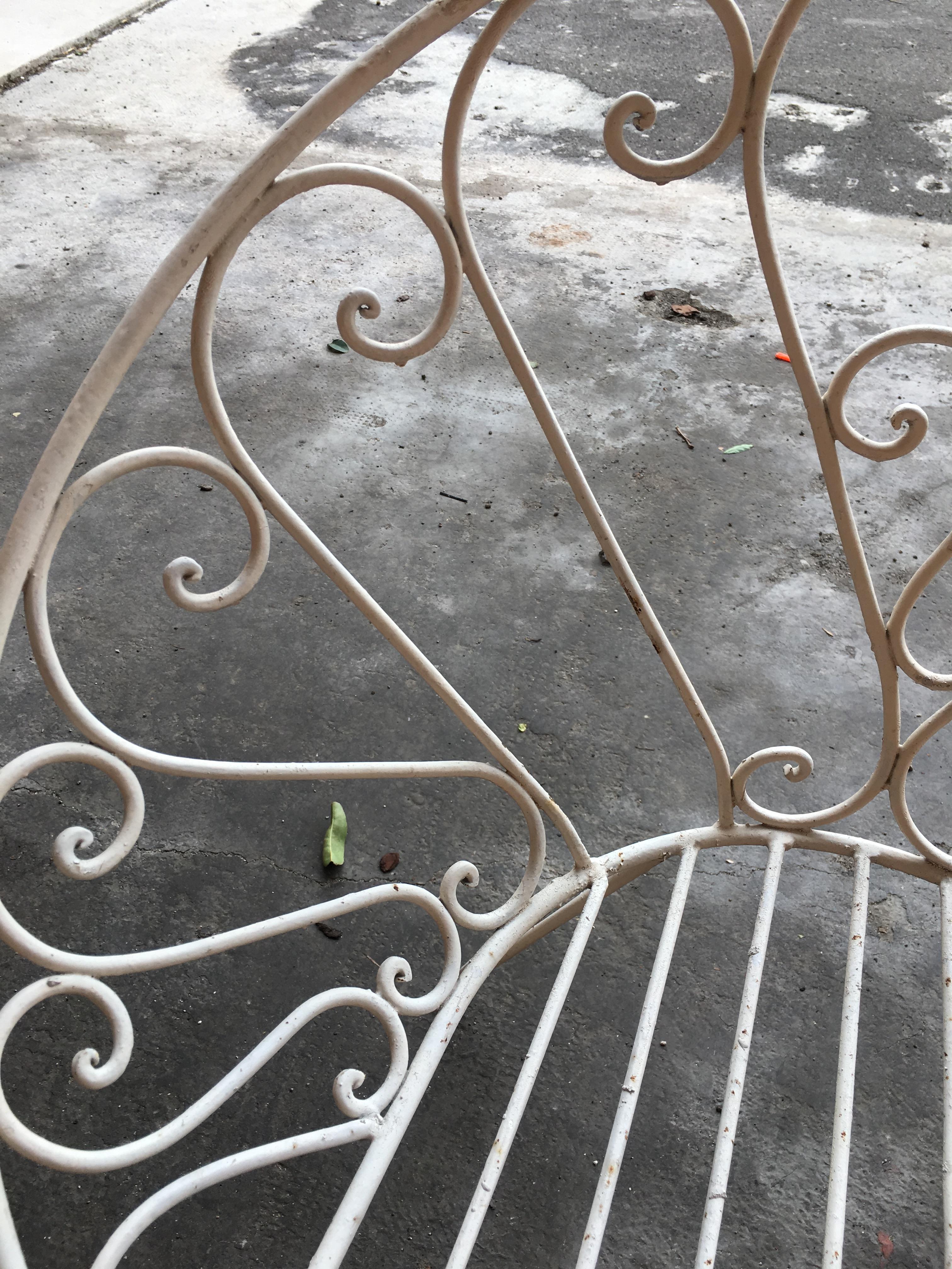 Mid-Century Modern French Set of 8 White Lacquered Iron Garden Chairs, 1960s 6