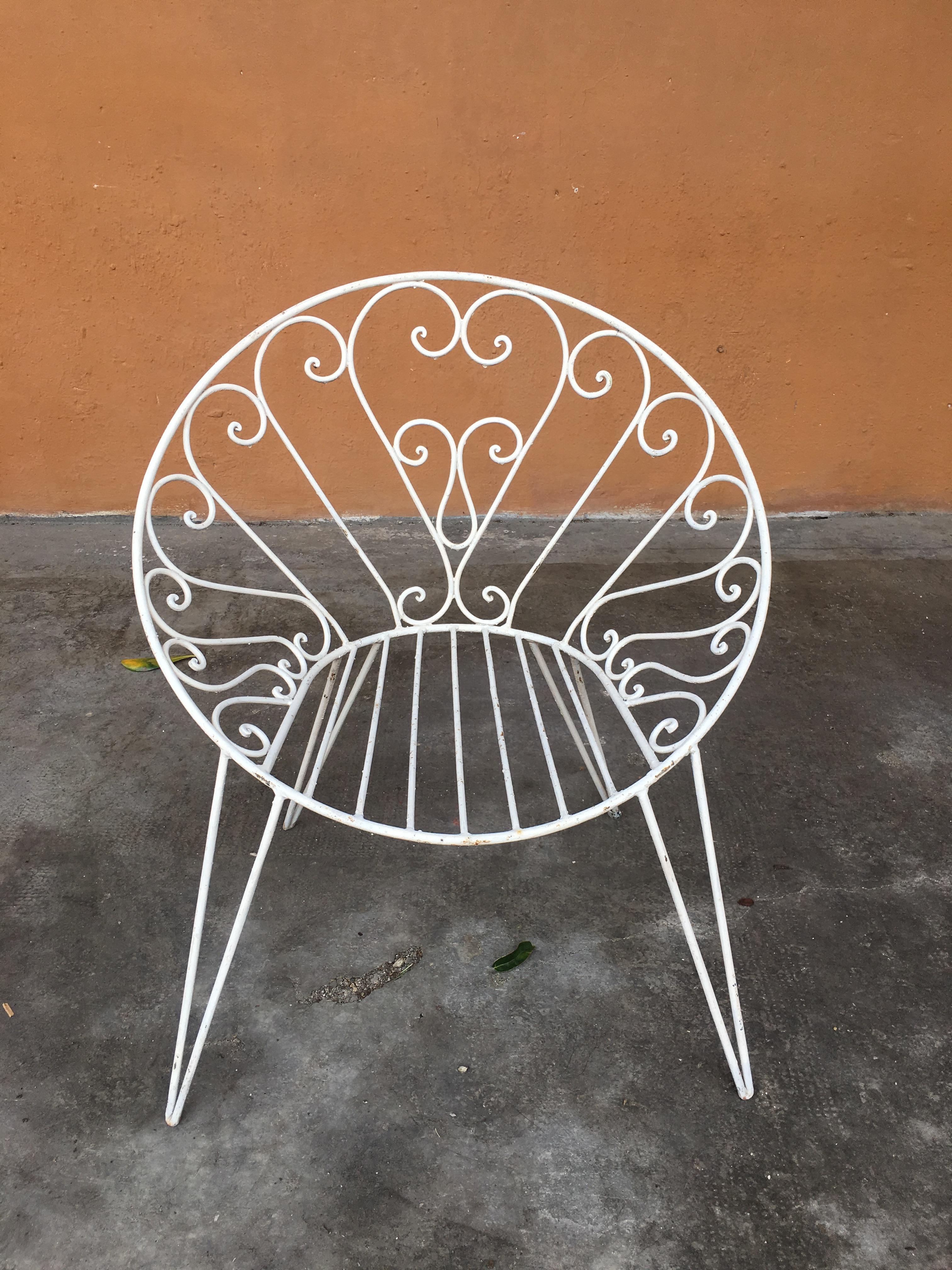 Mid-Century Modern French Set of 8 White Lacquered Iron Garden Chairs, 1960s In Good Condition In Prato, IT