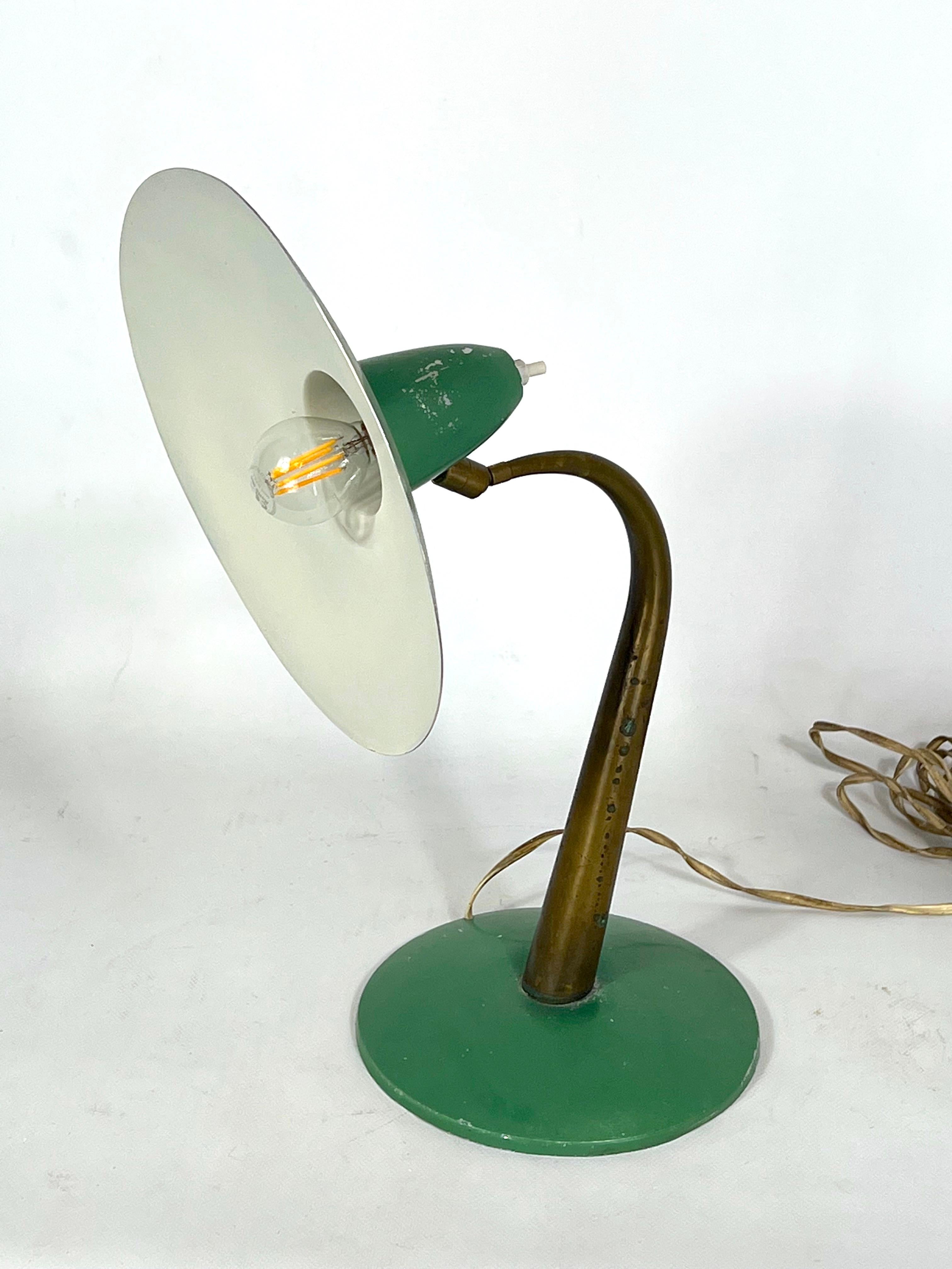 Mid-Cenrury Italian Modern Brass and Green Lacquer Table Lamp from 50s For Sale 7