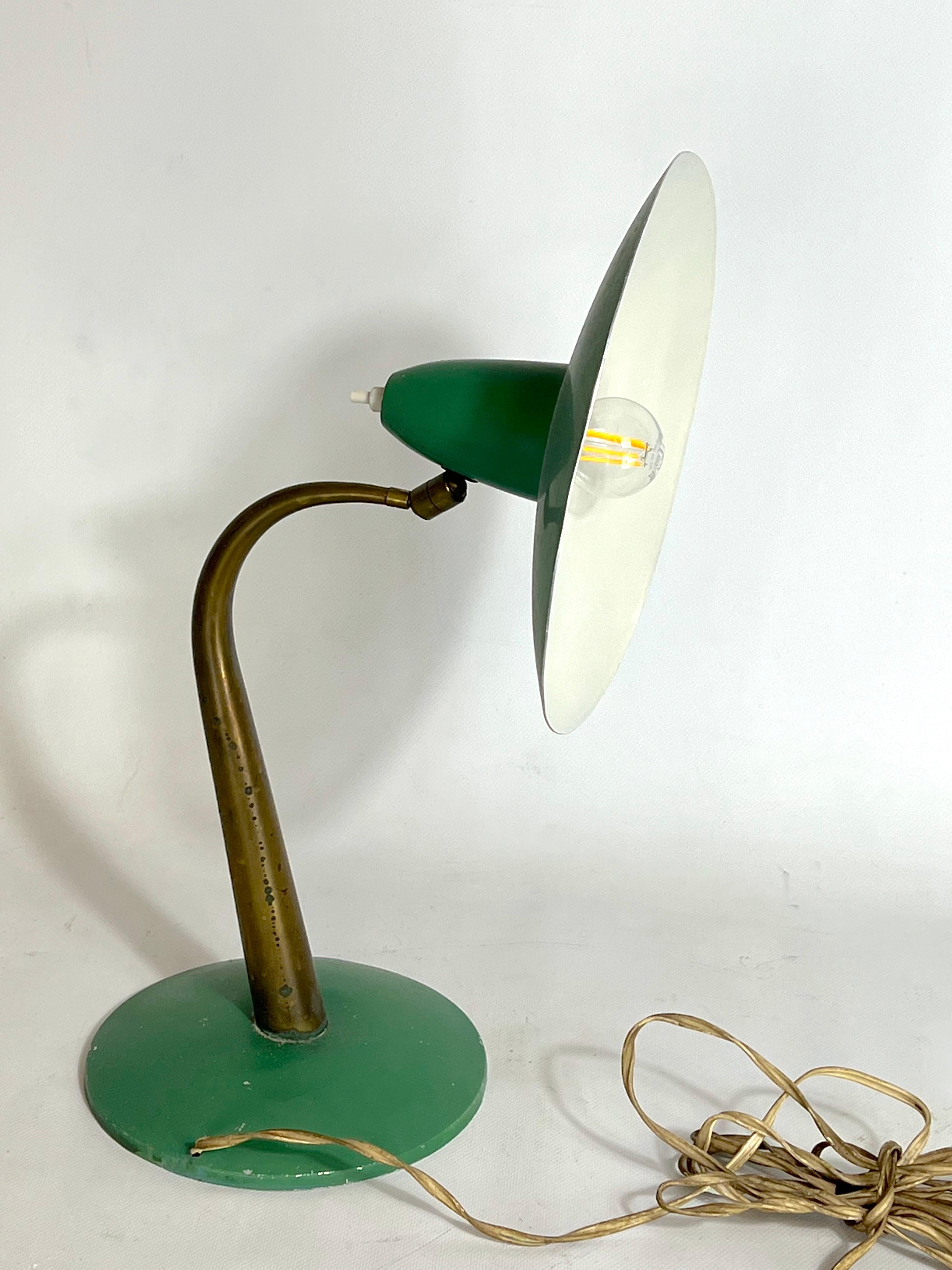 Mid-Cenrury Italian Modern Brass and Green Lacquer Table Lamp from 50s For Sale 5