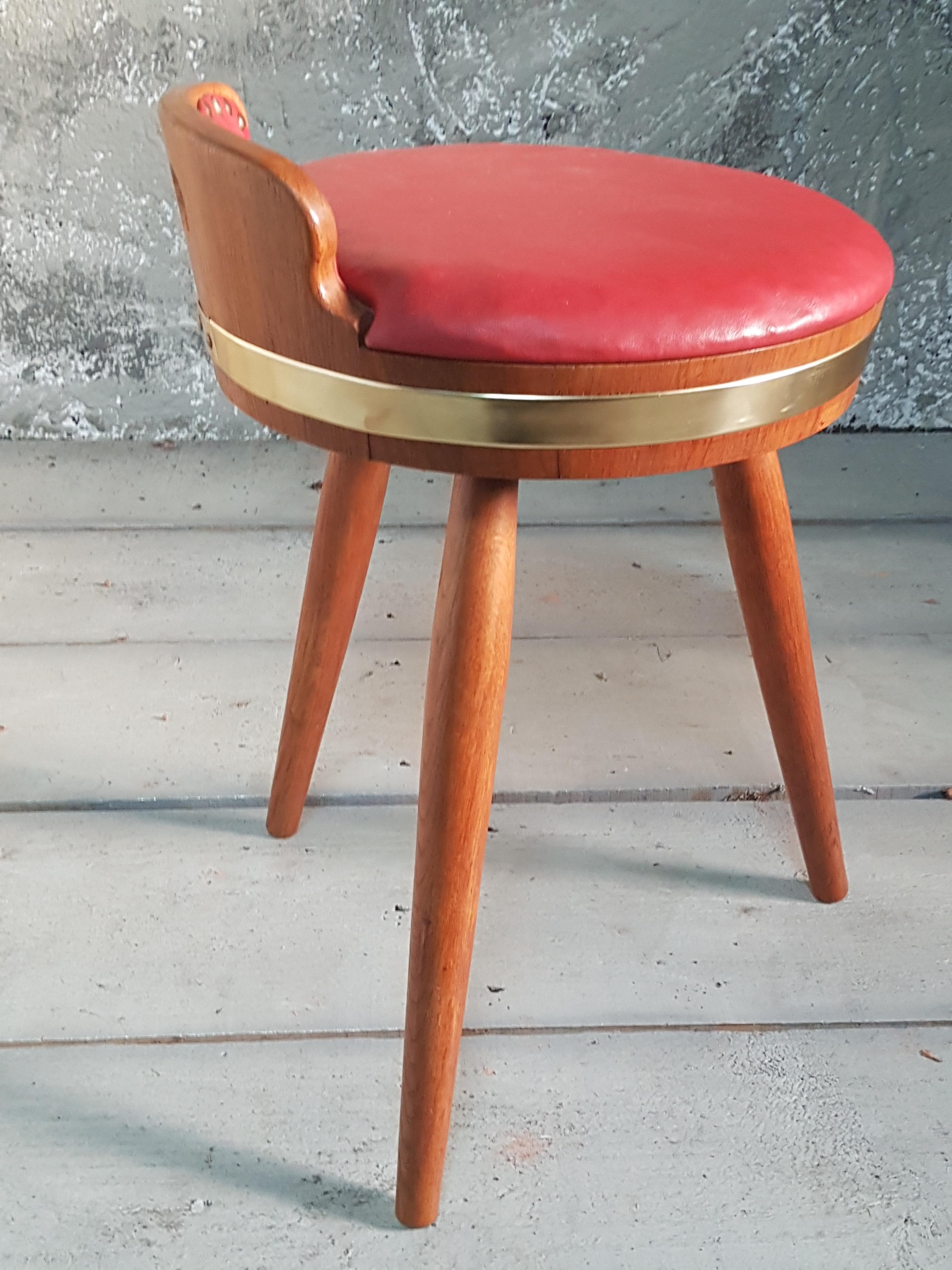 Ensemble de 3 tabourets de campagne rustiques de style mi-siècle moderne, France, années 1950 en vente 9