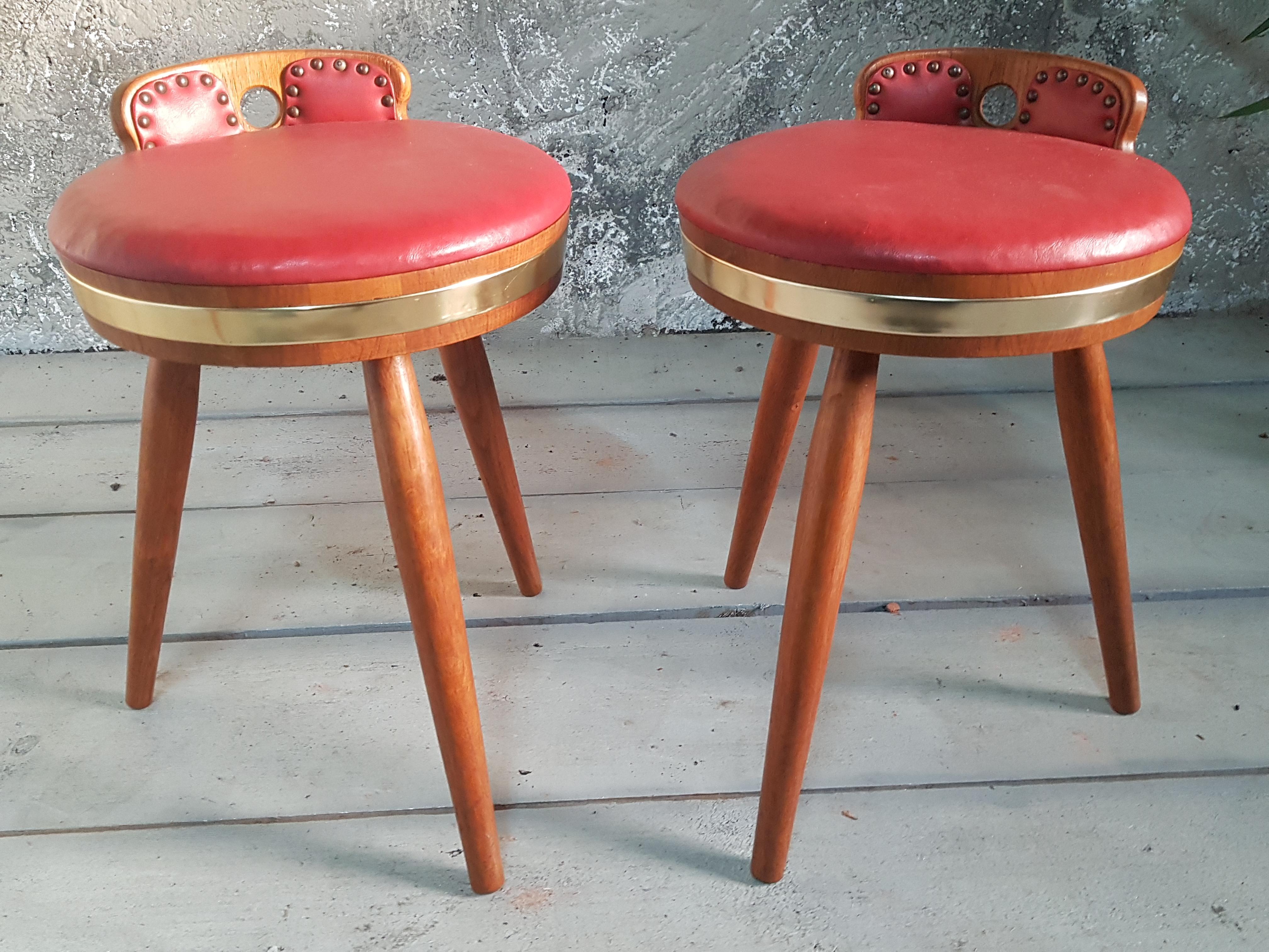 Ensemble de 3 tabourets de campagne rustiques de style mi-siècle moderne, France, années 1950 en vente 11