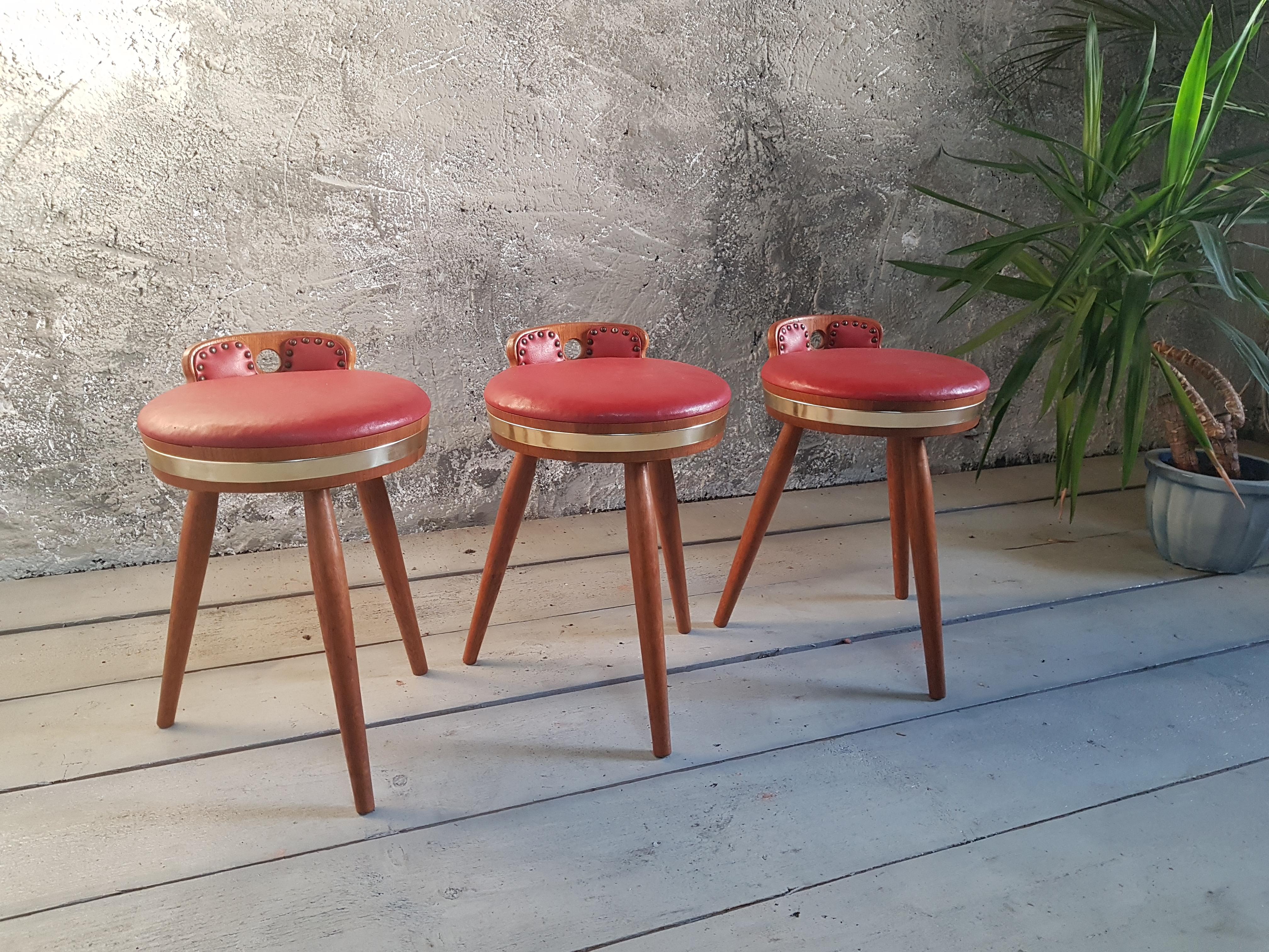 Midcenrury Set of 3 Rustic Provincial Country Stools, France, 1950s In Good Condition For Sale In Saarbruecken, DE