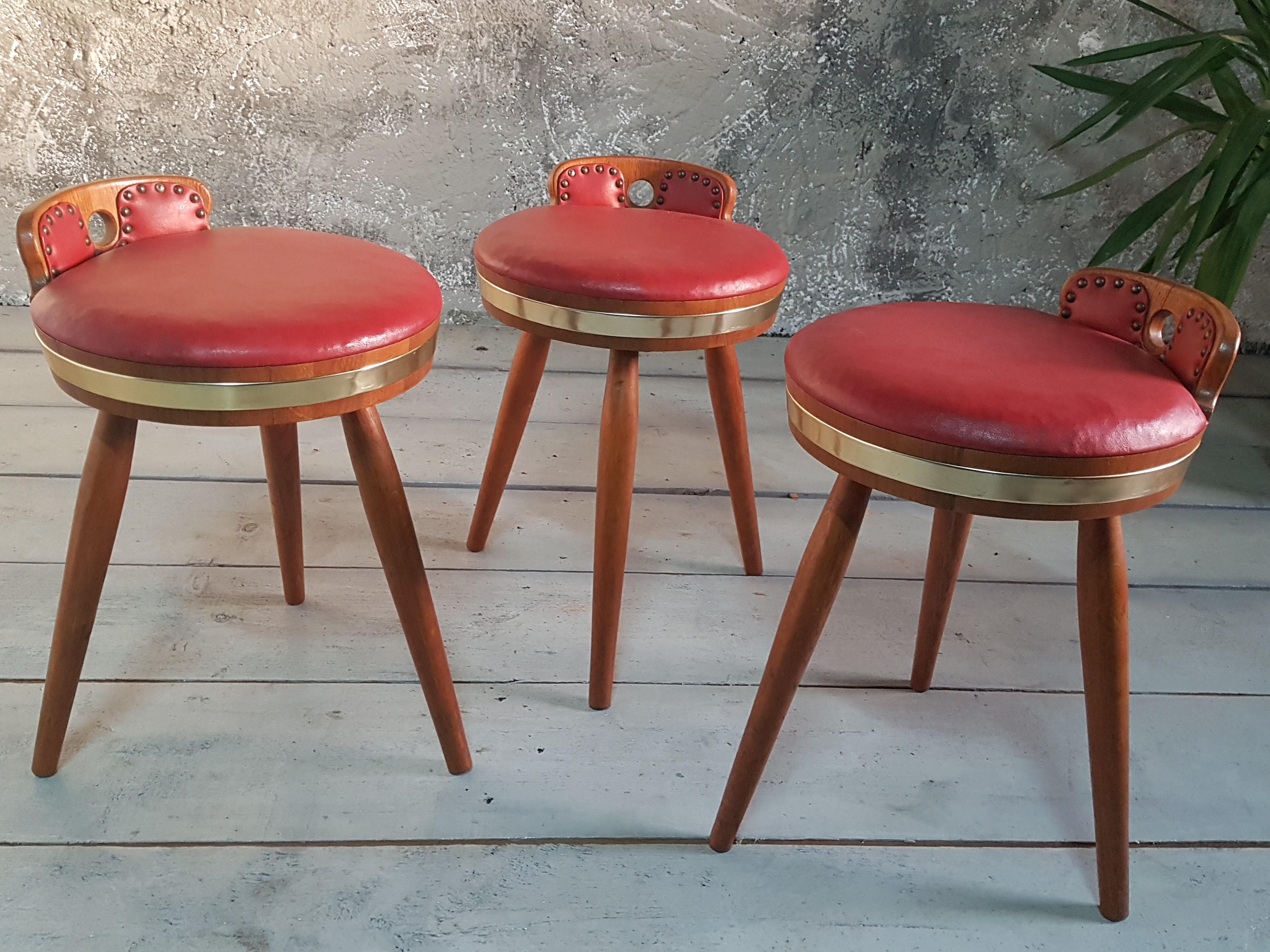 Midcenrury Set of 3 Rustic Provincial Country Stools, France, 1950s For Sale 1