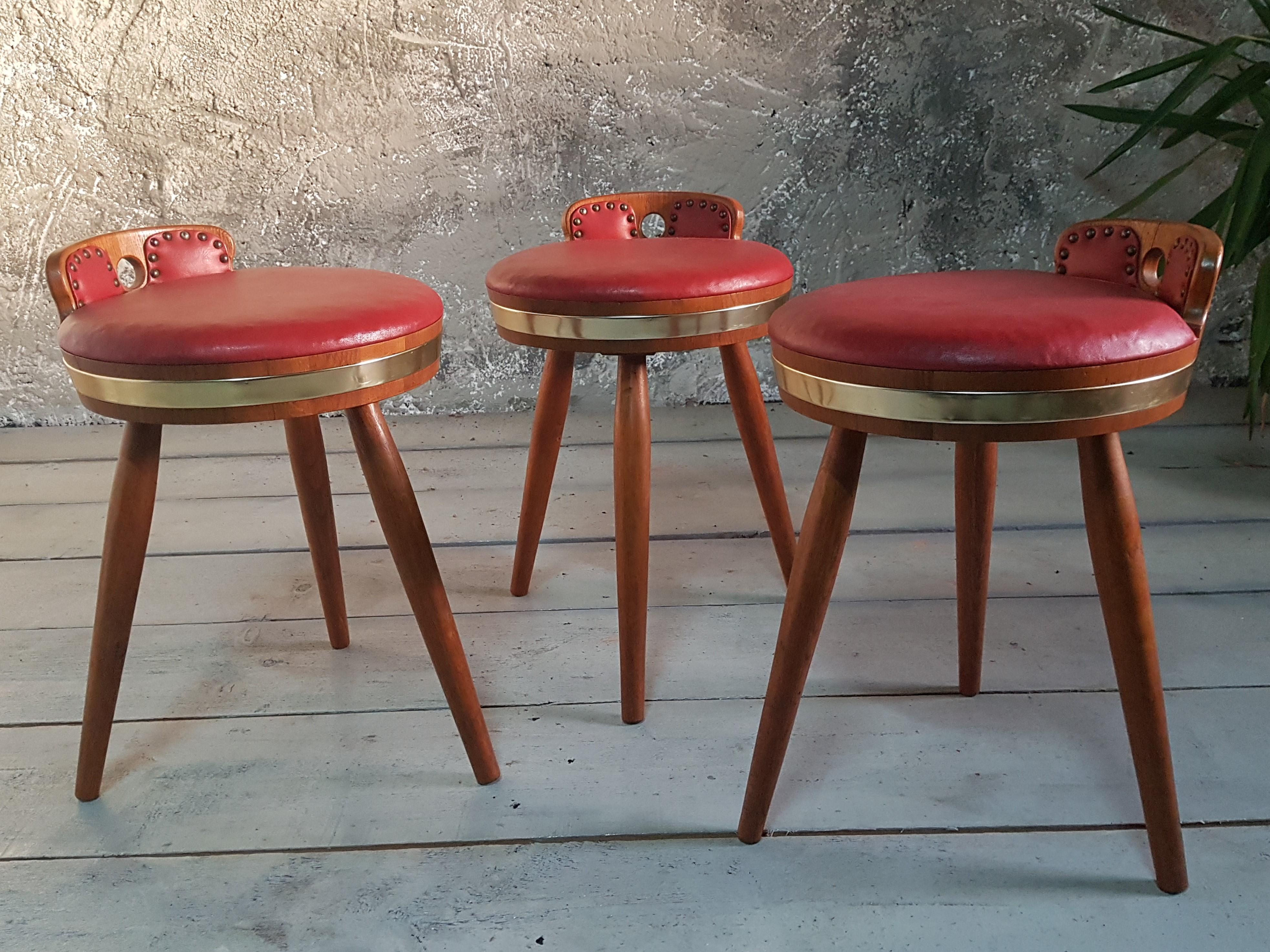 Midcenrury Set of 3 Rustic Provincial Country Stools, France, 1950s For Sale 2