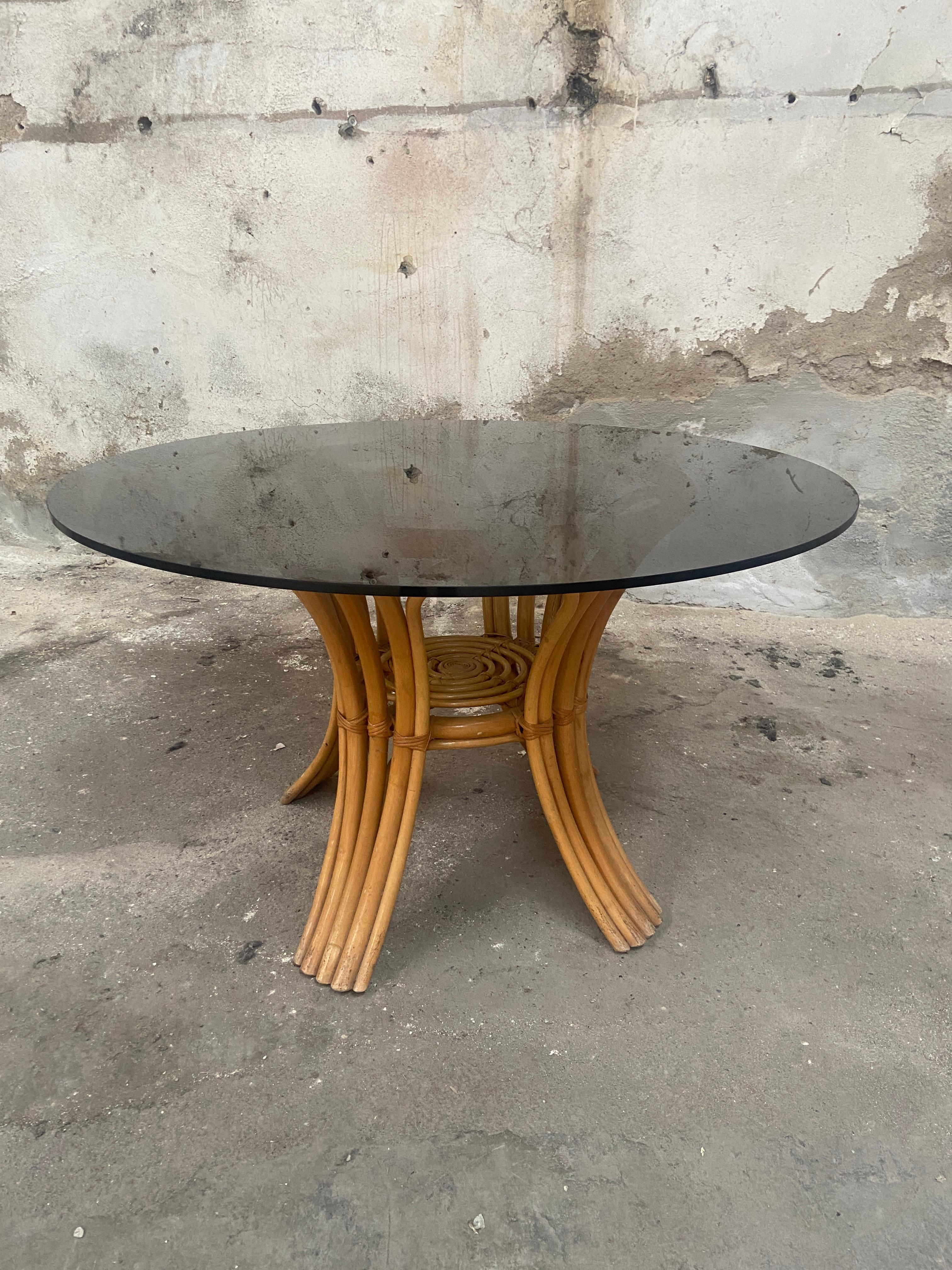 Mid-Cenruty Modern Italian Bamboo Dining or Center Table with Smoked Glass round Top from 1970s
Both the table and the glass are in really good vintage conditions.