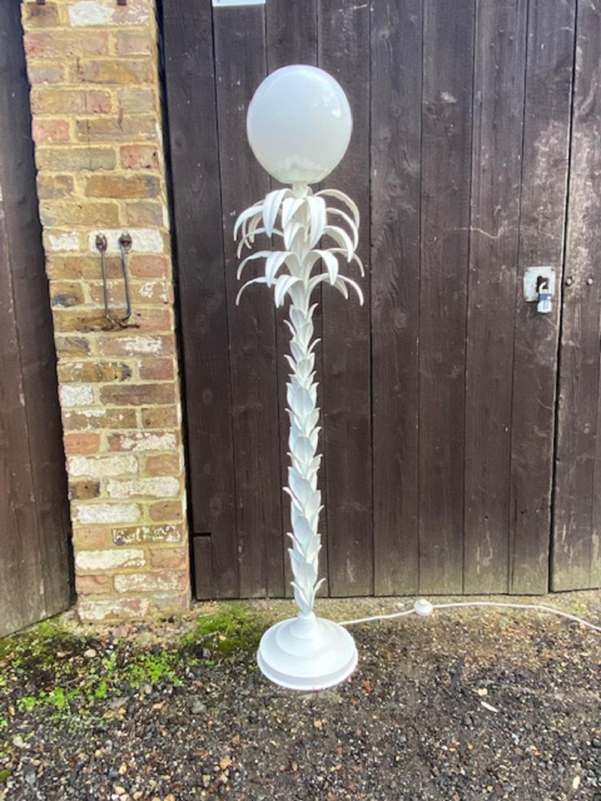 Mid-Cent White Palm Tree Floor Lamp in the Manner of Sergio Terzani, French 1970 In Good Condition For Sale In Richmond, Surrey