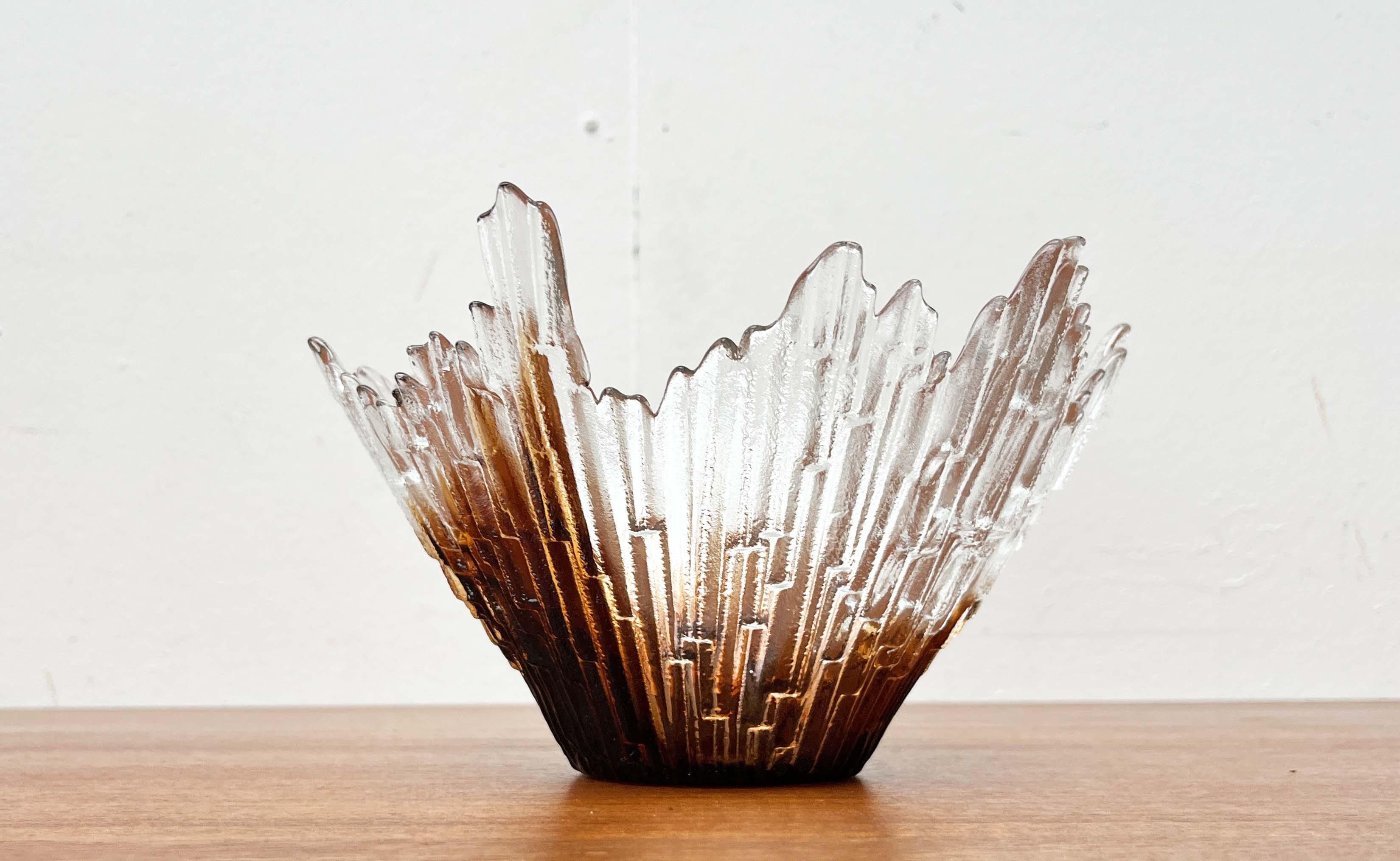 Mid-Center Modern Revontulet Glass Bowl by Tauno Wirkkala for Humppila Finland In Good Condition For Sale In Hamburg, DE