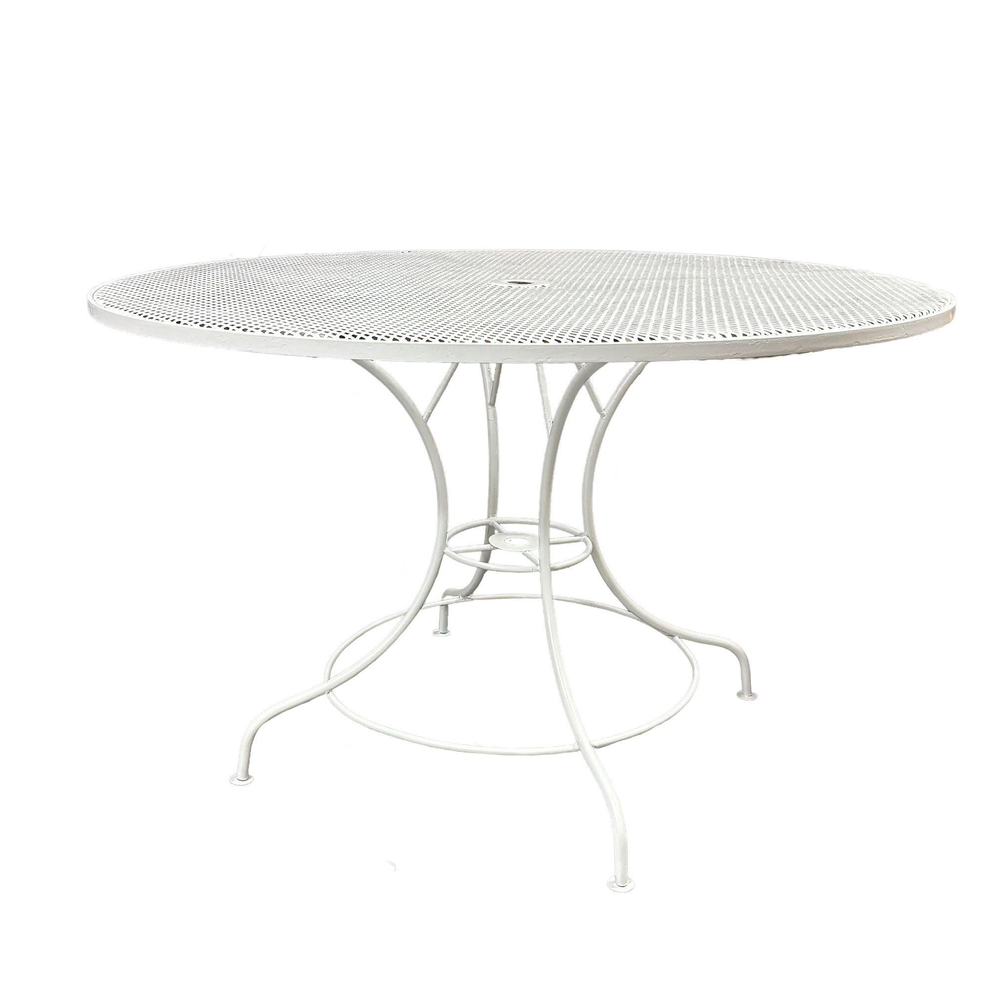 Mid-century Scrolling Wrought Iron Patio Table and Chairs Set by Woodard For Sale 2