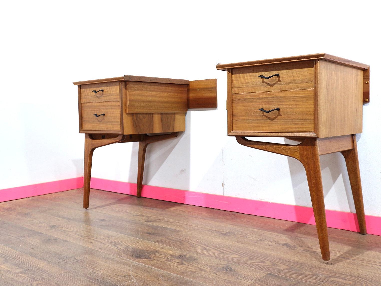 Table de chevet vintage Alfred Cox de style danois mi-siècle moderne en vente 3
