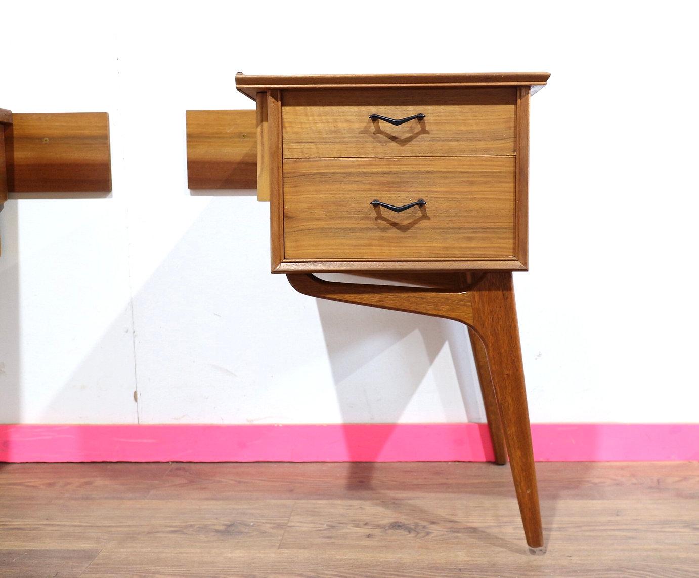 Mid-Century Modern Table de chevet vintage Alfred Cox de style danois mi-siècle moderne en vente
