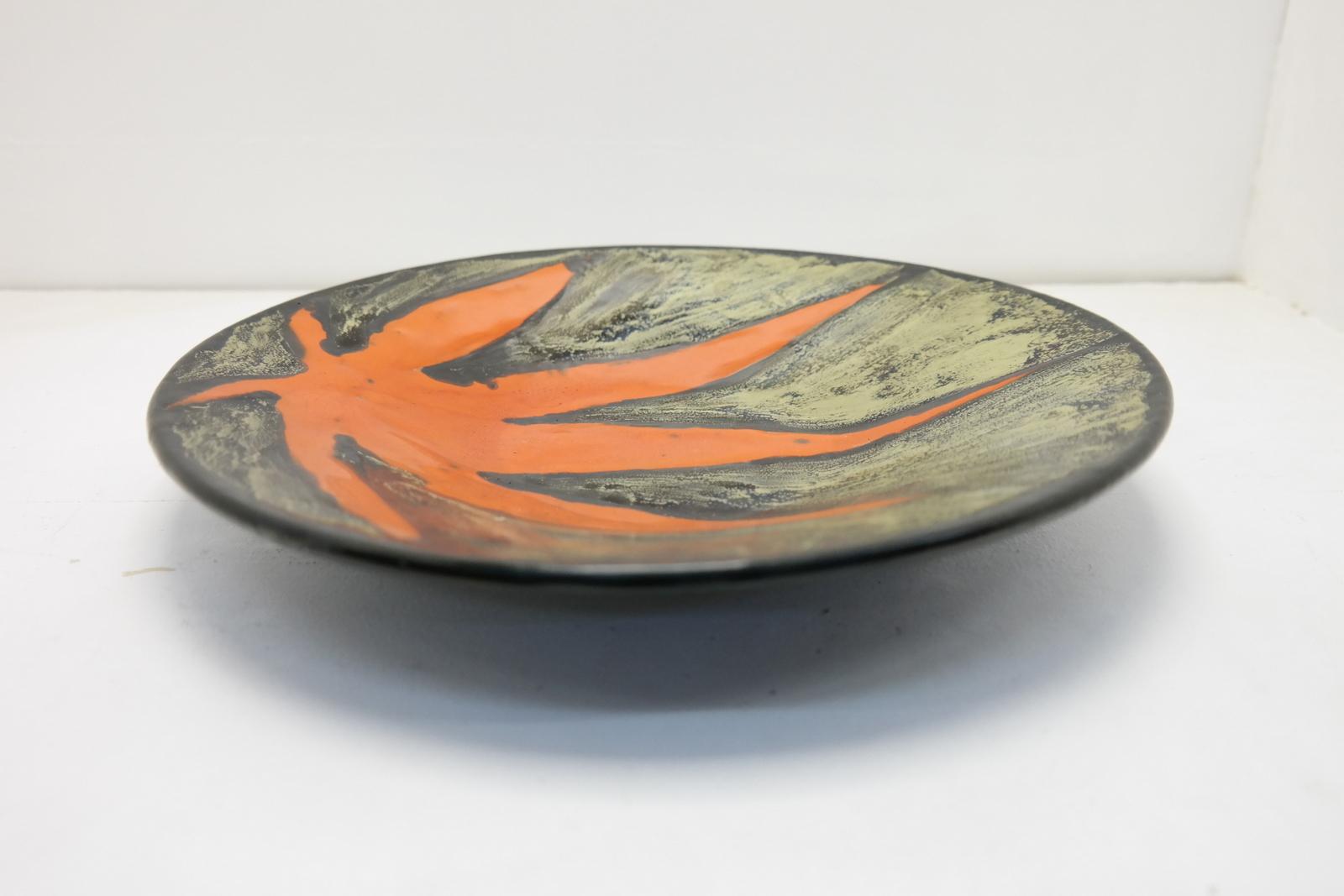 Mid-Century Ceramic Wall Plate with Leaf Motif by Zs. Karacsony, 1970 In Good Condition In Budapest, HU