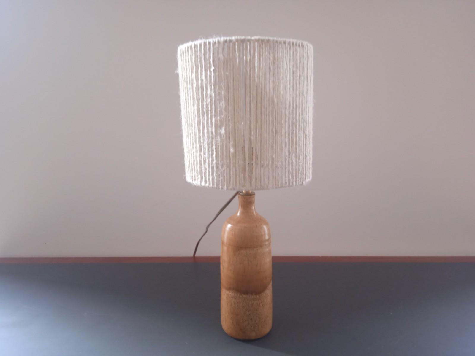 Mid-Centrury French Ceramic Table Lamp with Lampshade in Rope In Good Condition For Sale In Paris, FR