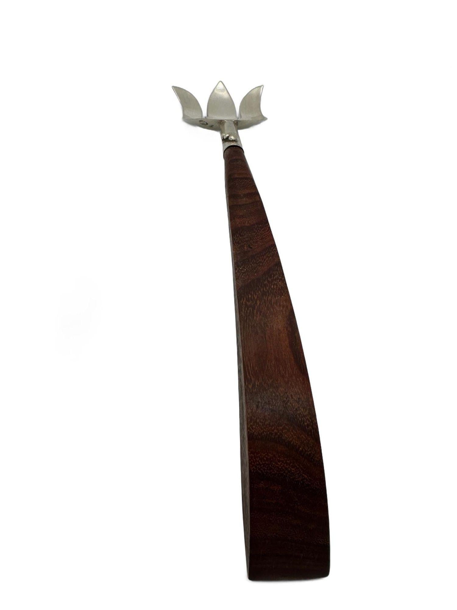 Mid-Century moderno Forchetta da portata in argento sterling Made in Mexico firmata dall'artista a metà del secolo scorso con rosaW in vendita