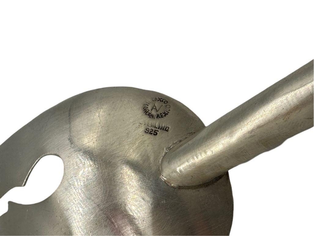 Forchetta da portata in argento sterling Made in Mexico firmata dall'artista a metà del secolo scorso con rosaW in vendita 1