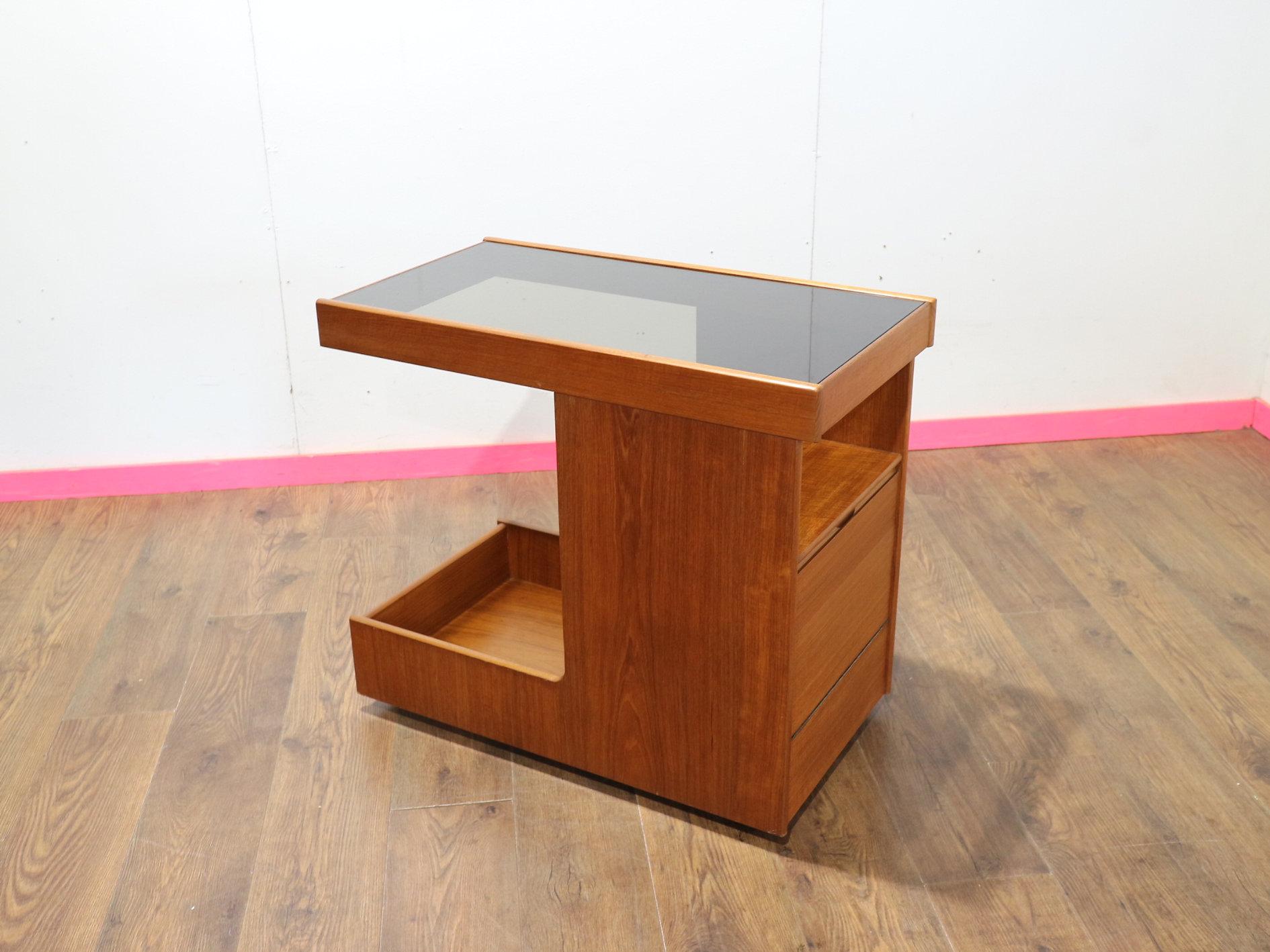 Mid-Century moderno Carrello da bar in teak d'epoca della metà del secolo scorso Carrello portabevande in stile danese in vendita