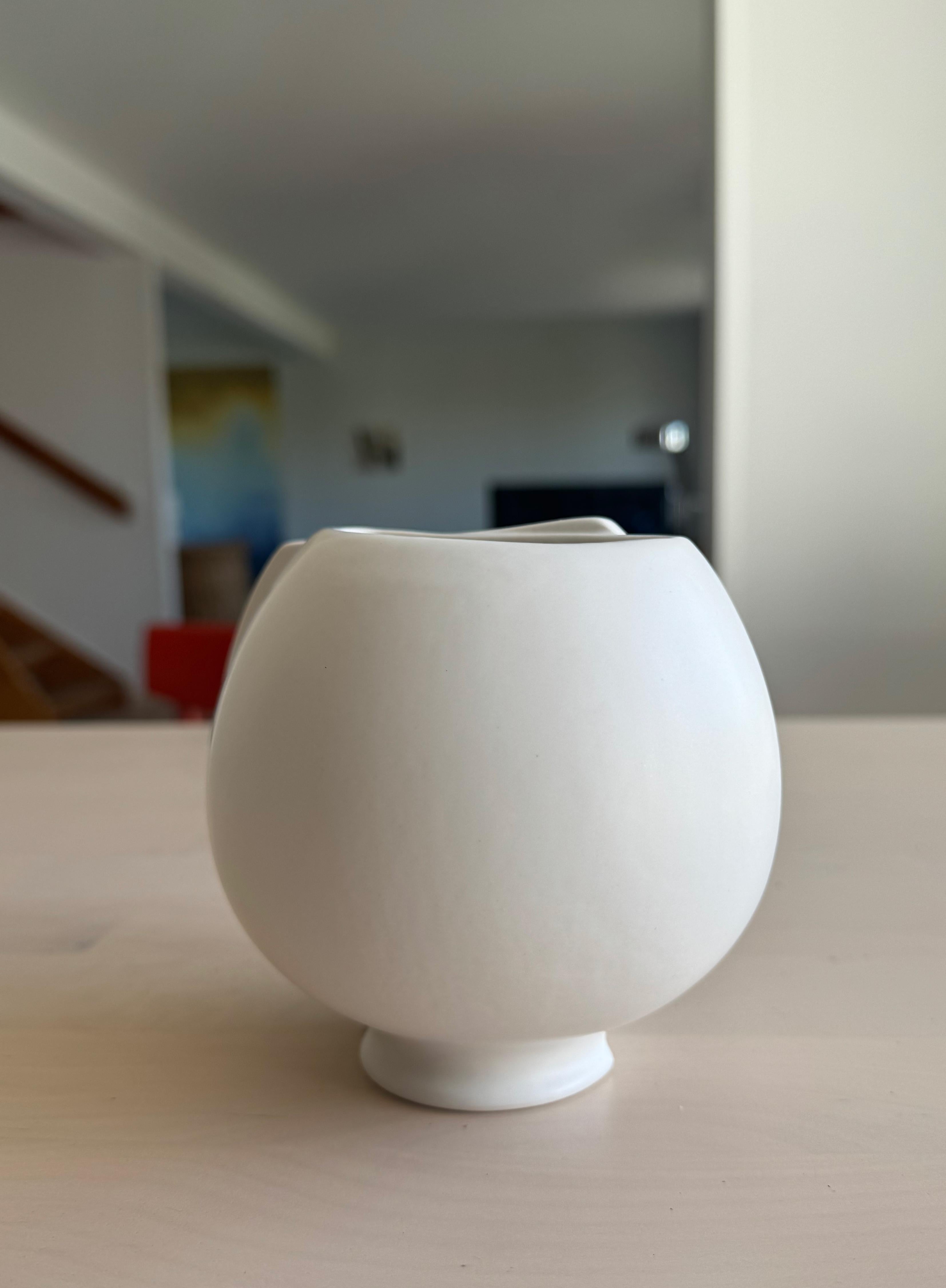 Swedish Mid-Centry Modern Wilhelm Kåge Surrea Vase With Carrara Glaze, Sweden 1940s. For Sale