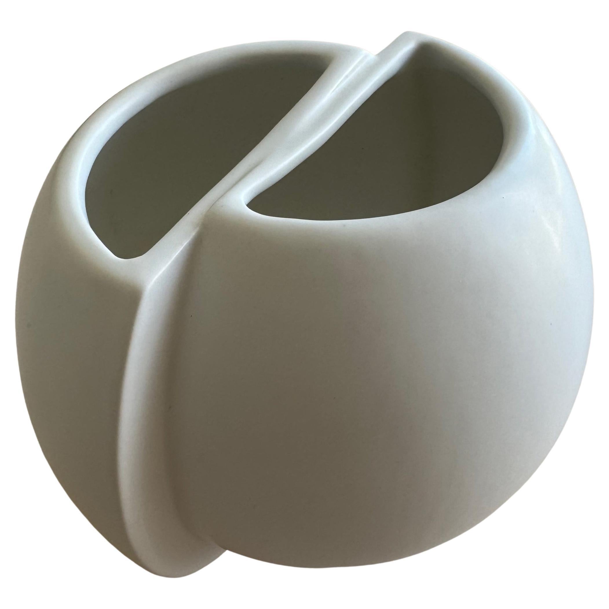 Mid-Centry Modern Wilhelm Kåge Surrea Vase mit Carrara-Glasur, Schweden 1940er Jahre. im Angebot