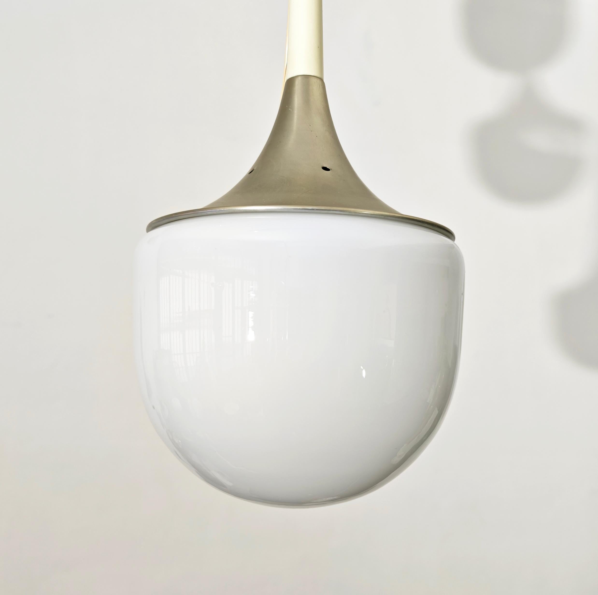 Italiano Lampada da soffitto in vetro lattimo e alluminio di Esperia Italia, metà del secolo scorso in vendita